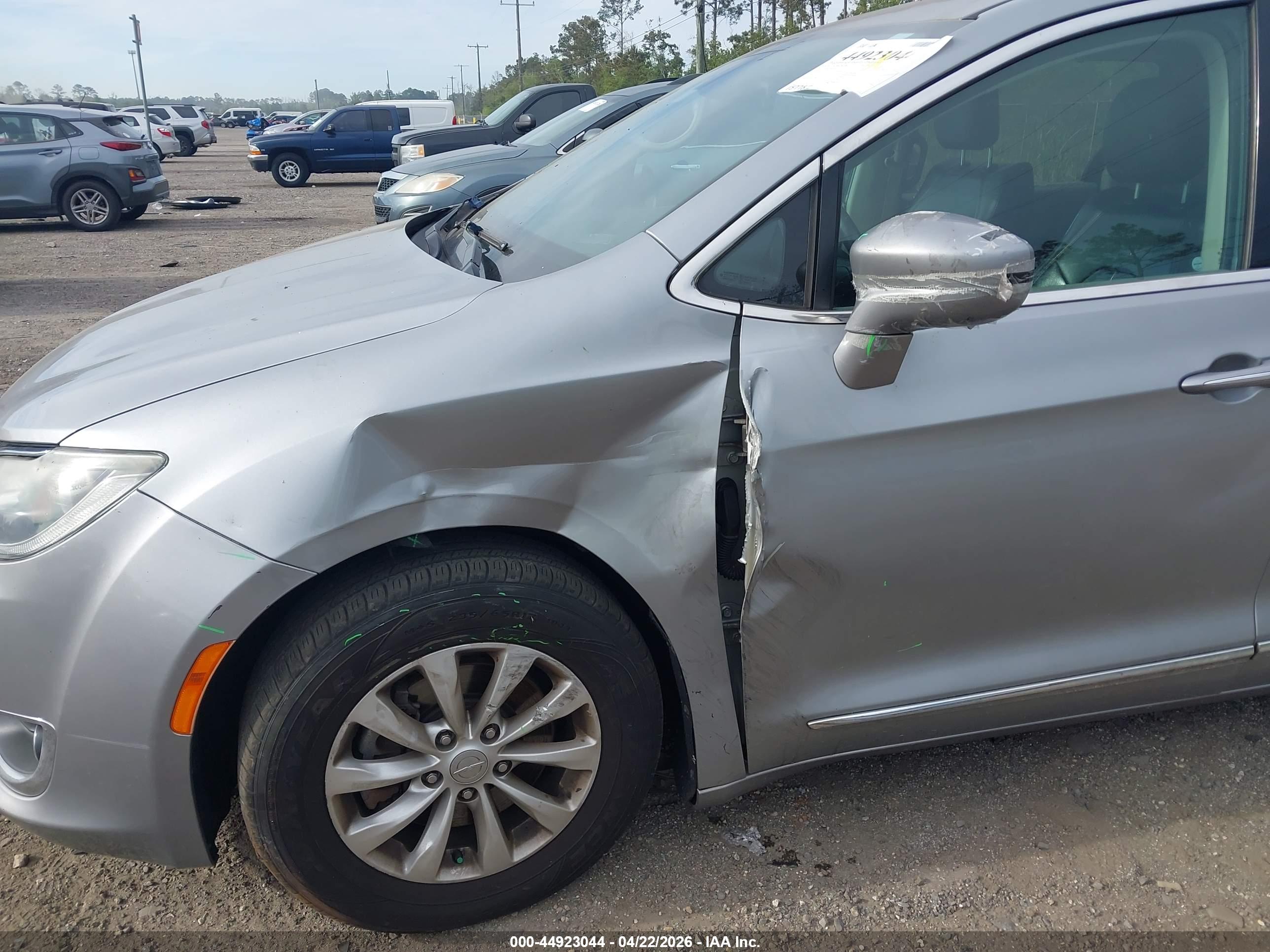 CHRYSLER PACIFICA image 6