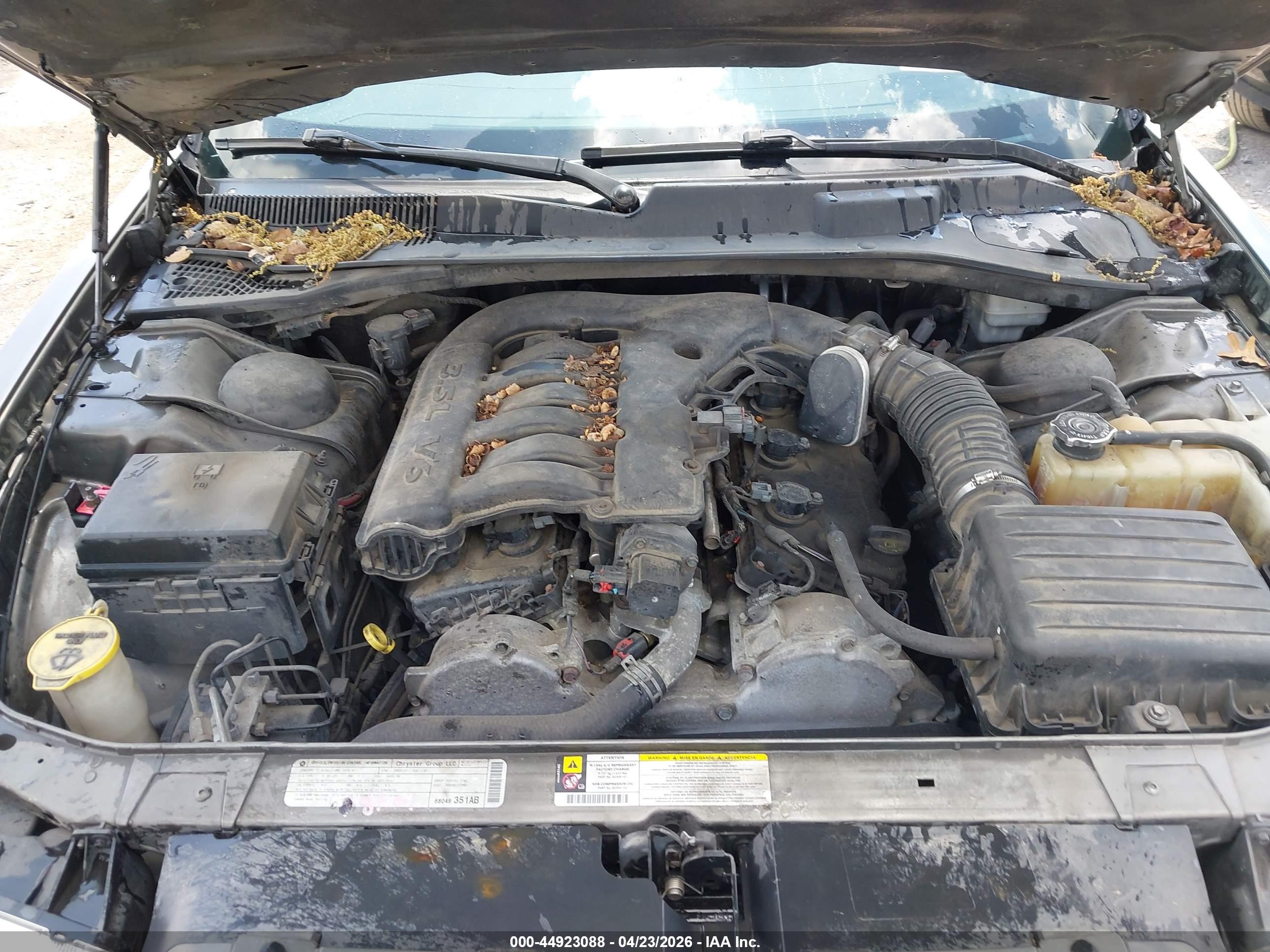 CHRYSLER 300 image 10