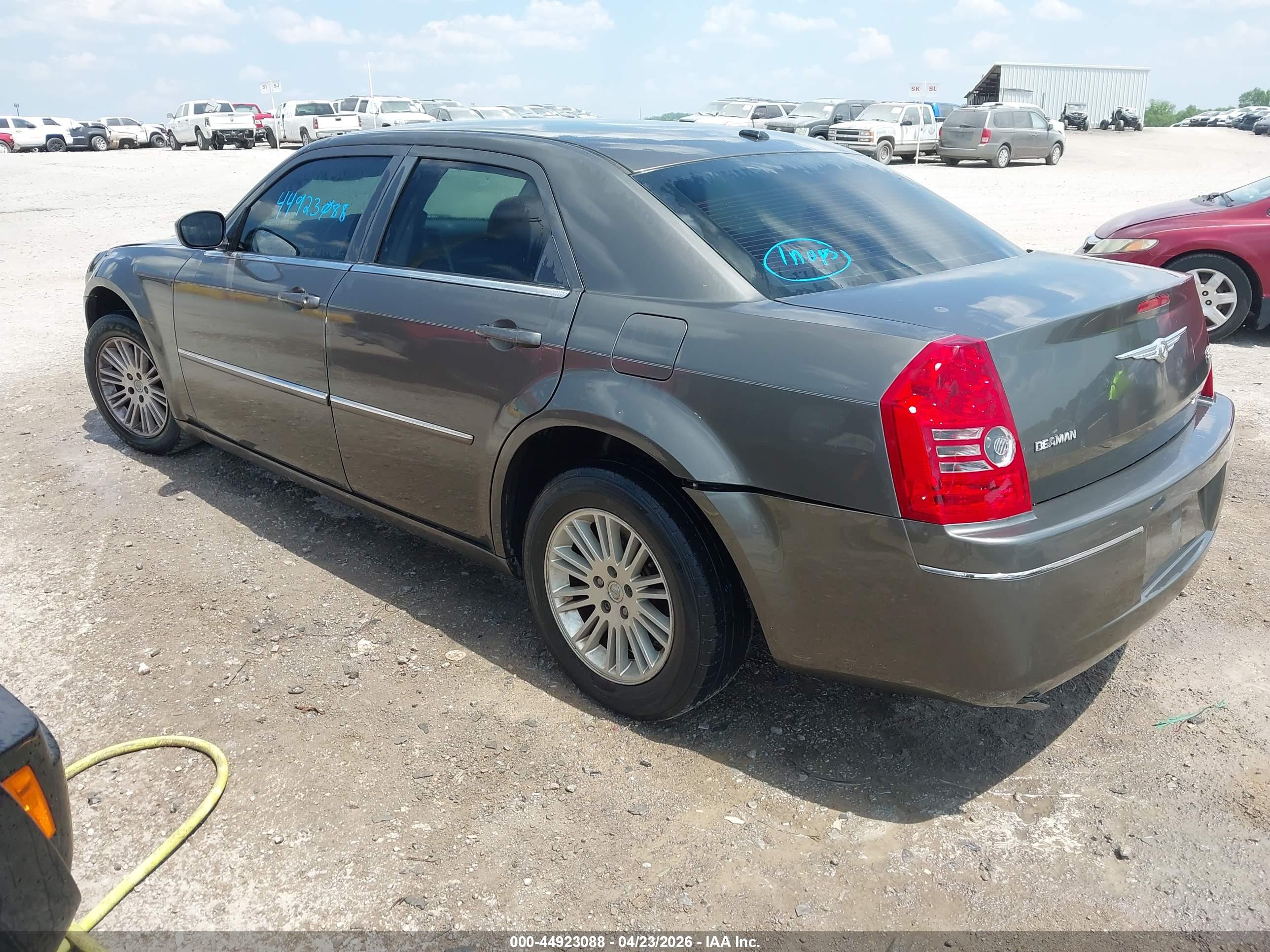CHRYSLER 300 image 3