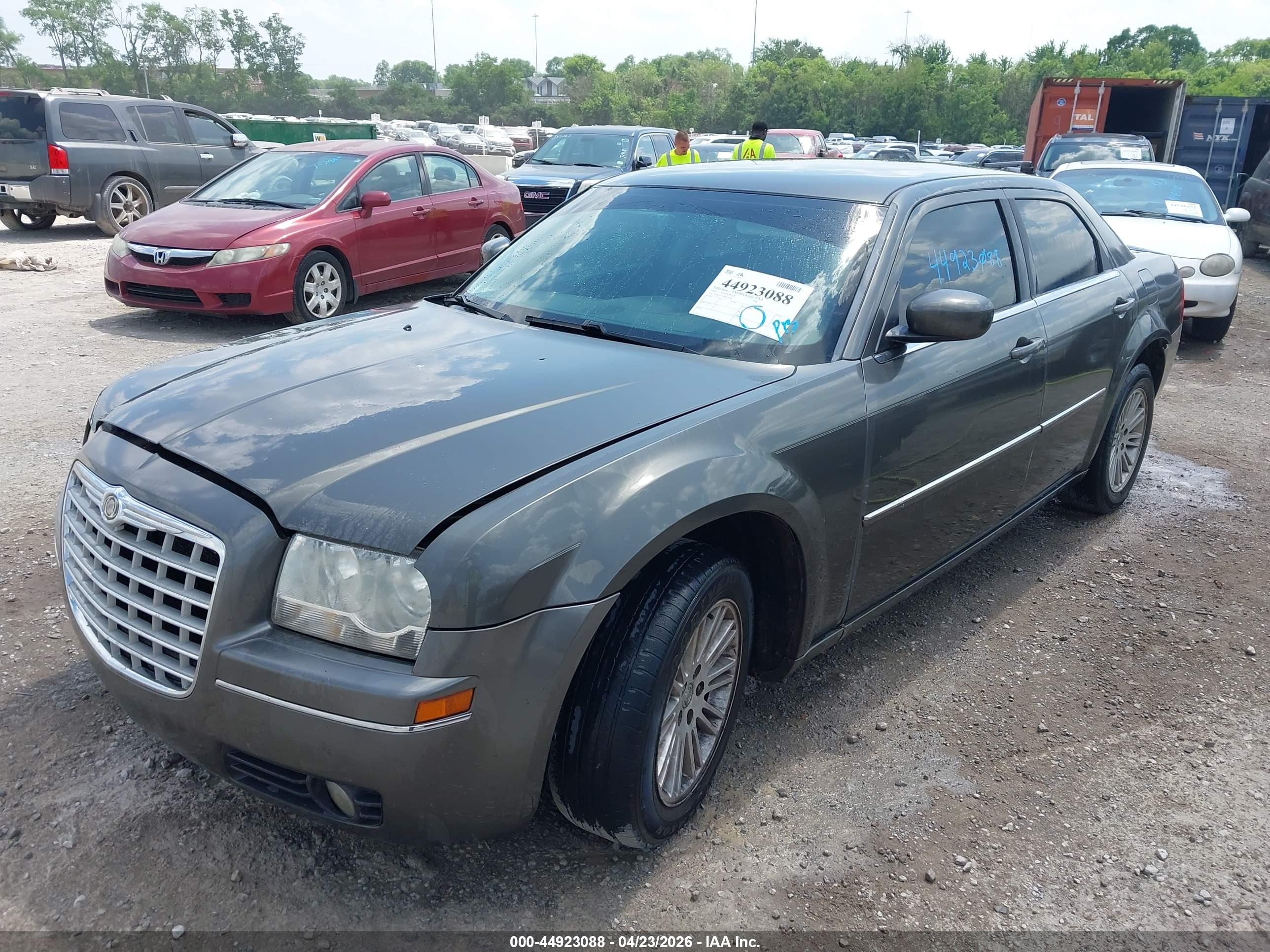 CHRYSLER 300 image 6