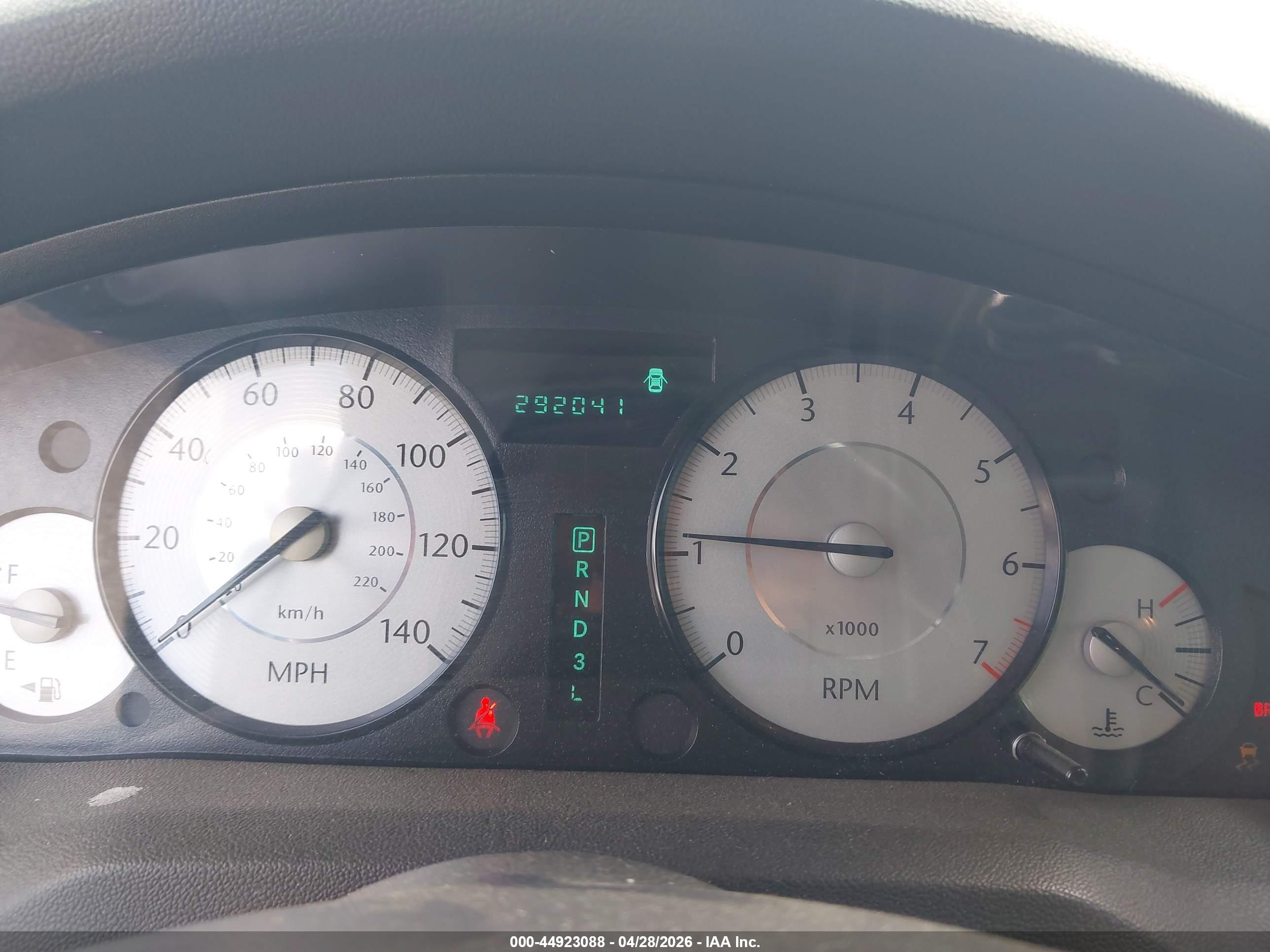 CHRYSLER 300 image 7