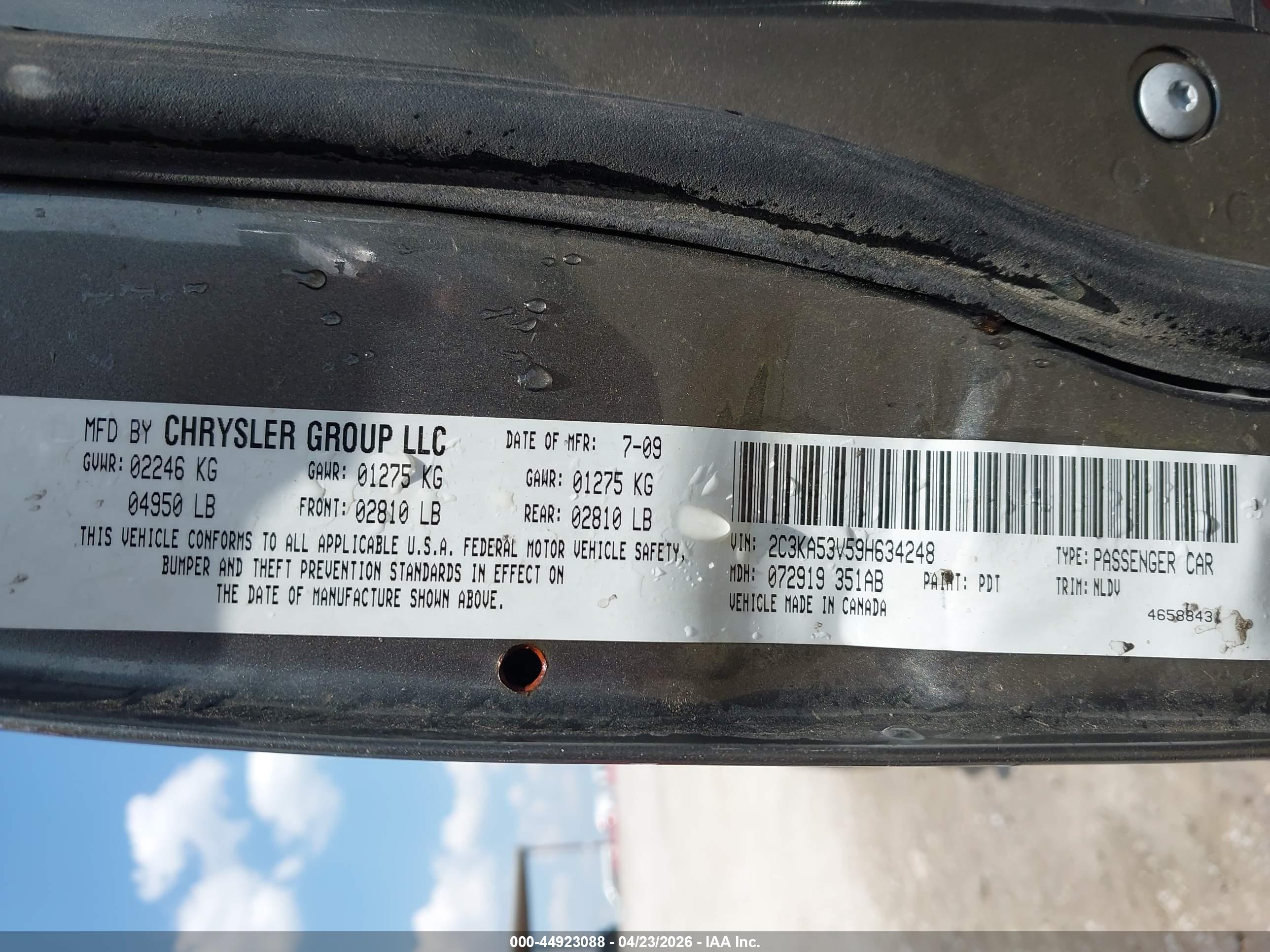 CHRYSLER 300 image 9