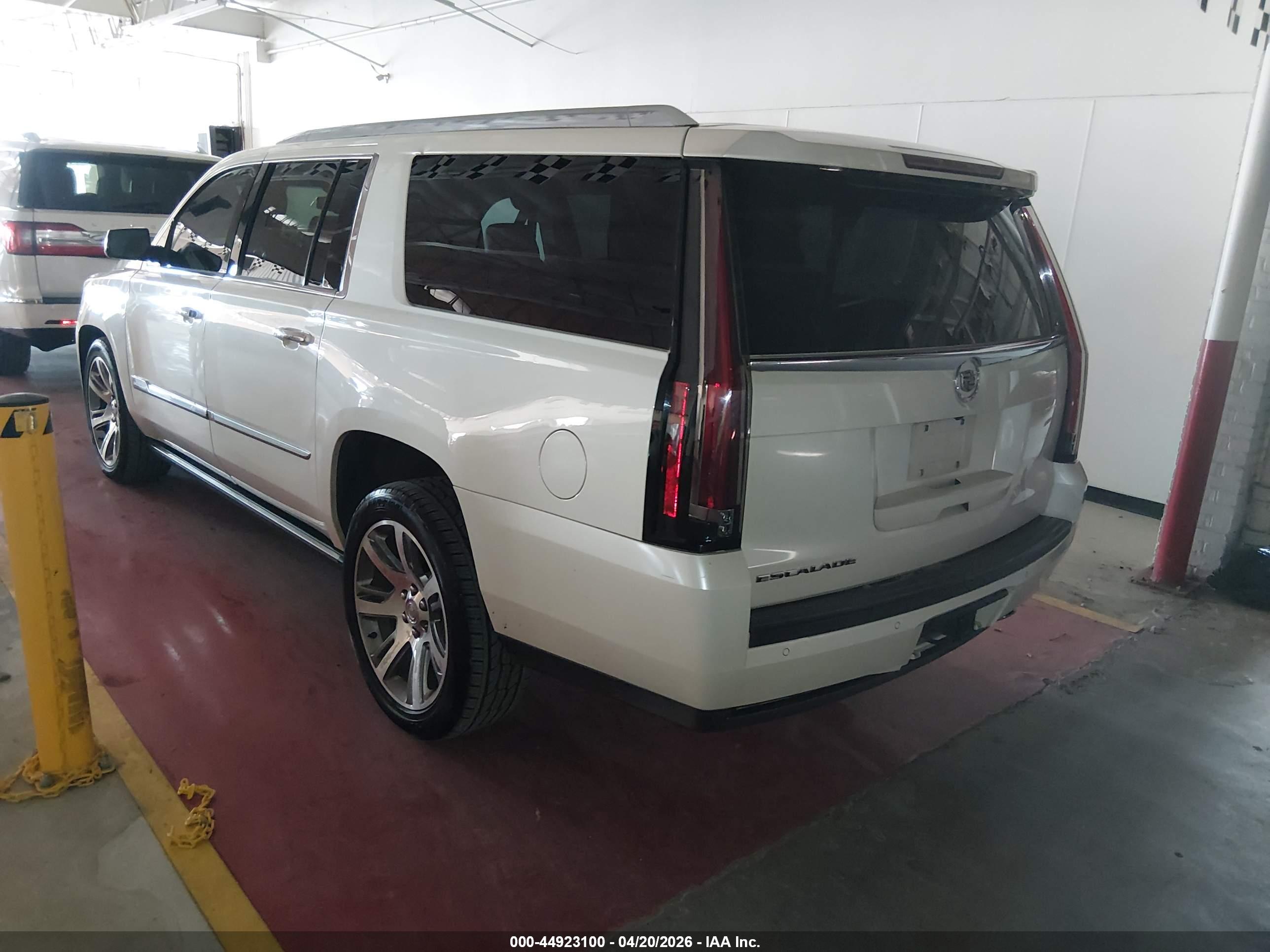 CADILLAC ESCALADE image 3