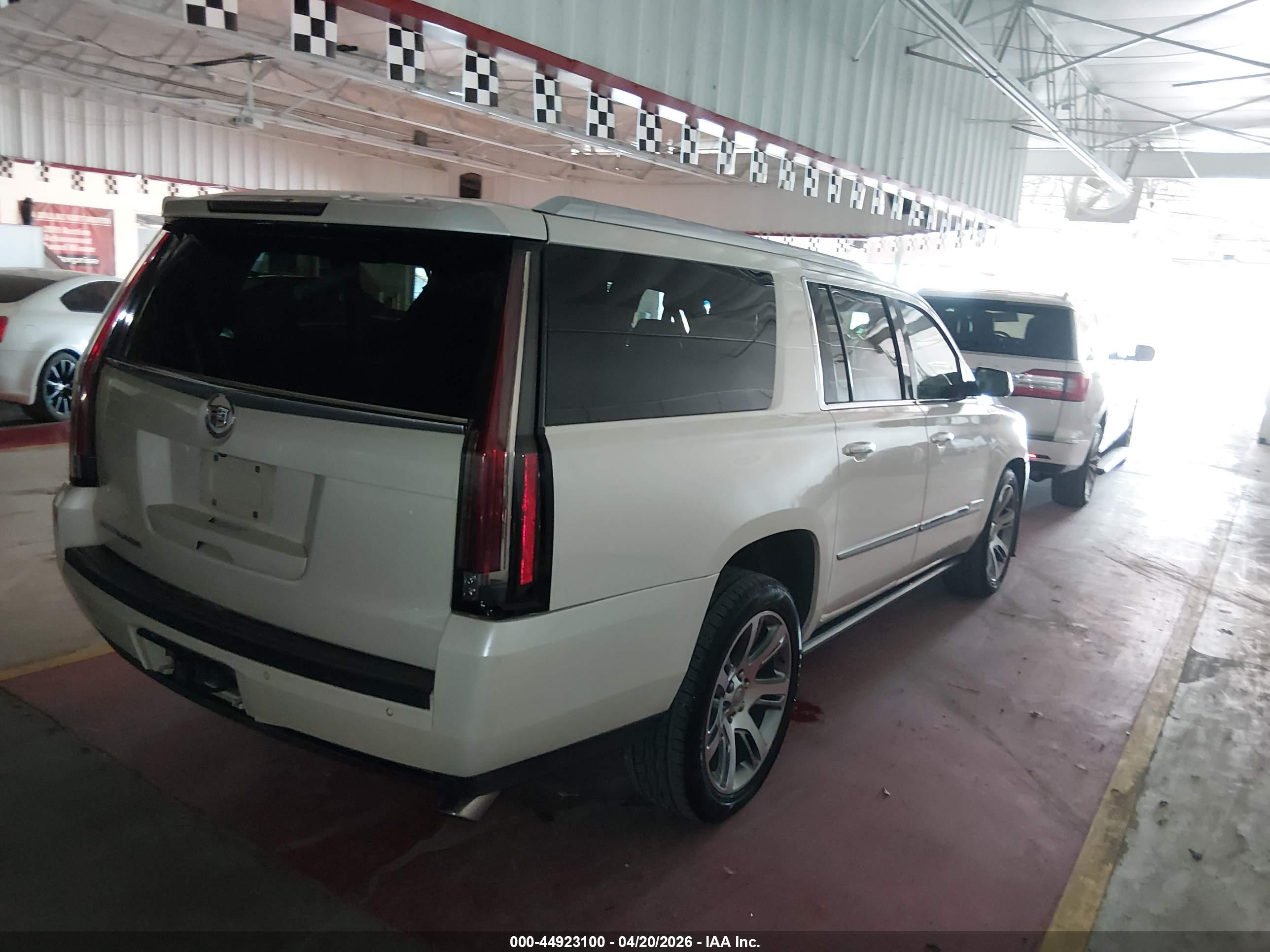 CADILLAC ESCALADE image 4