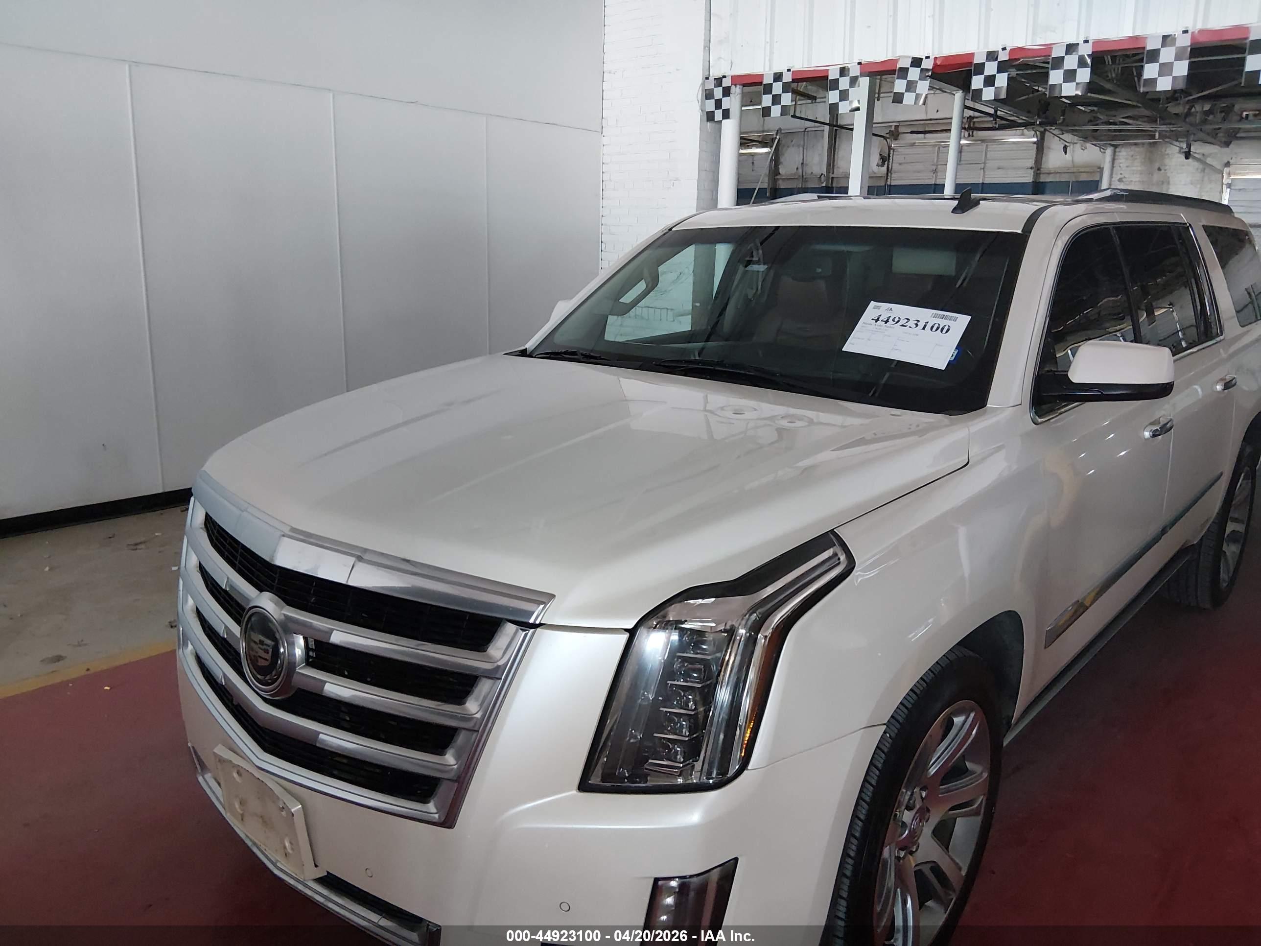 CADILLAC ESCALADE image 6