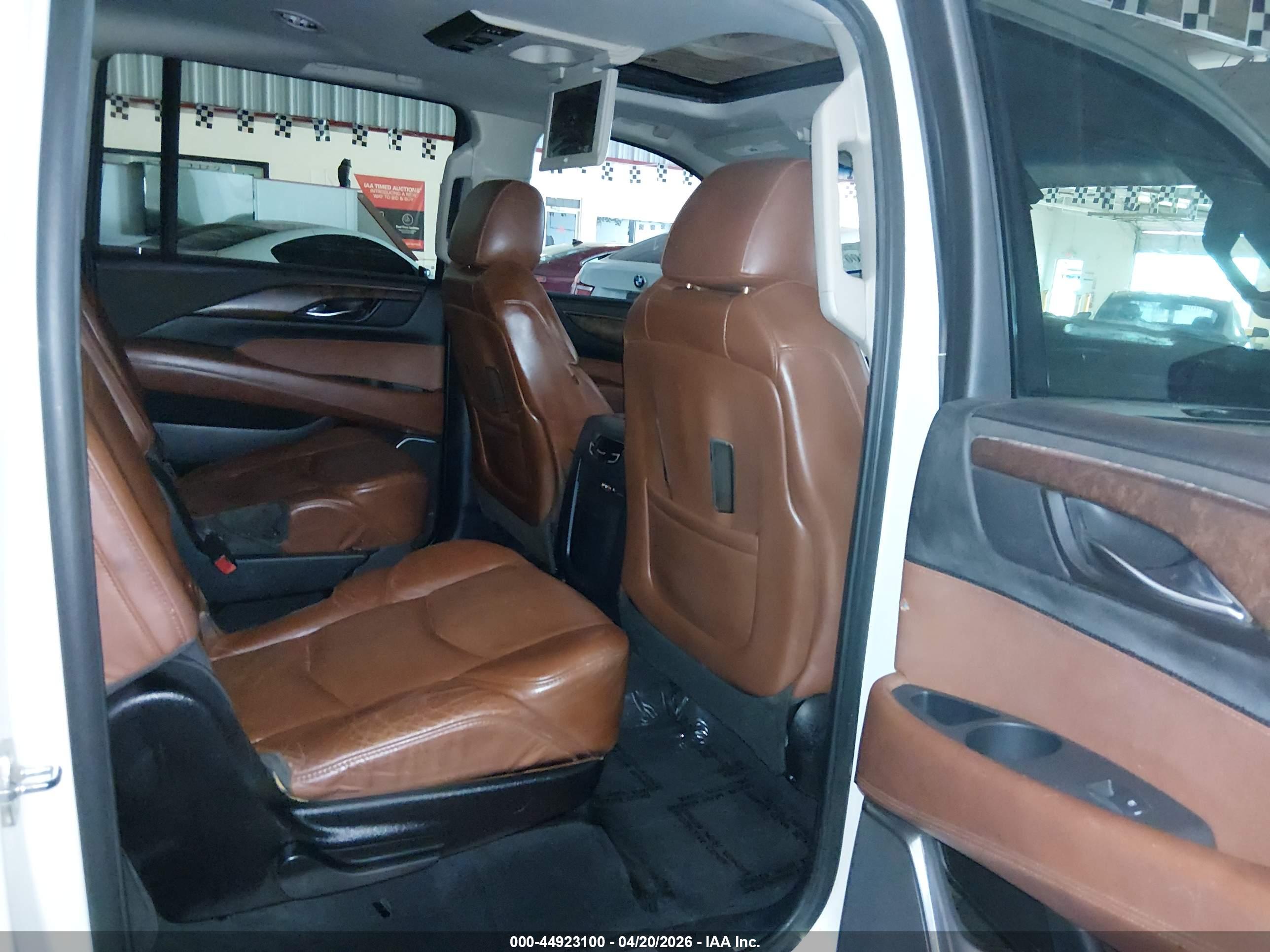 CADILLAC ESCALADE image 8