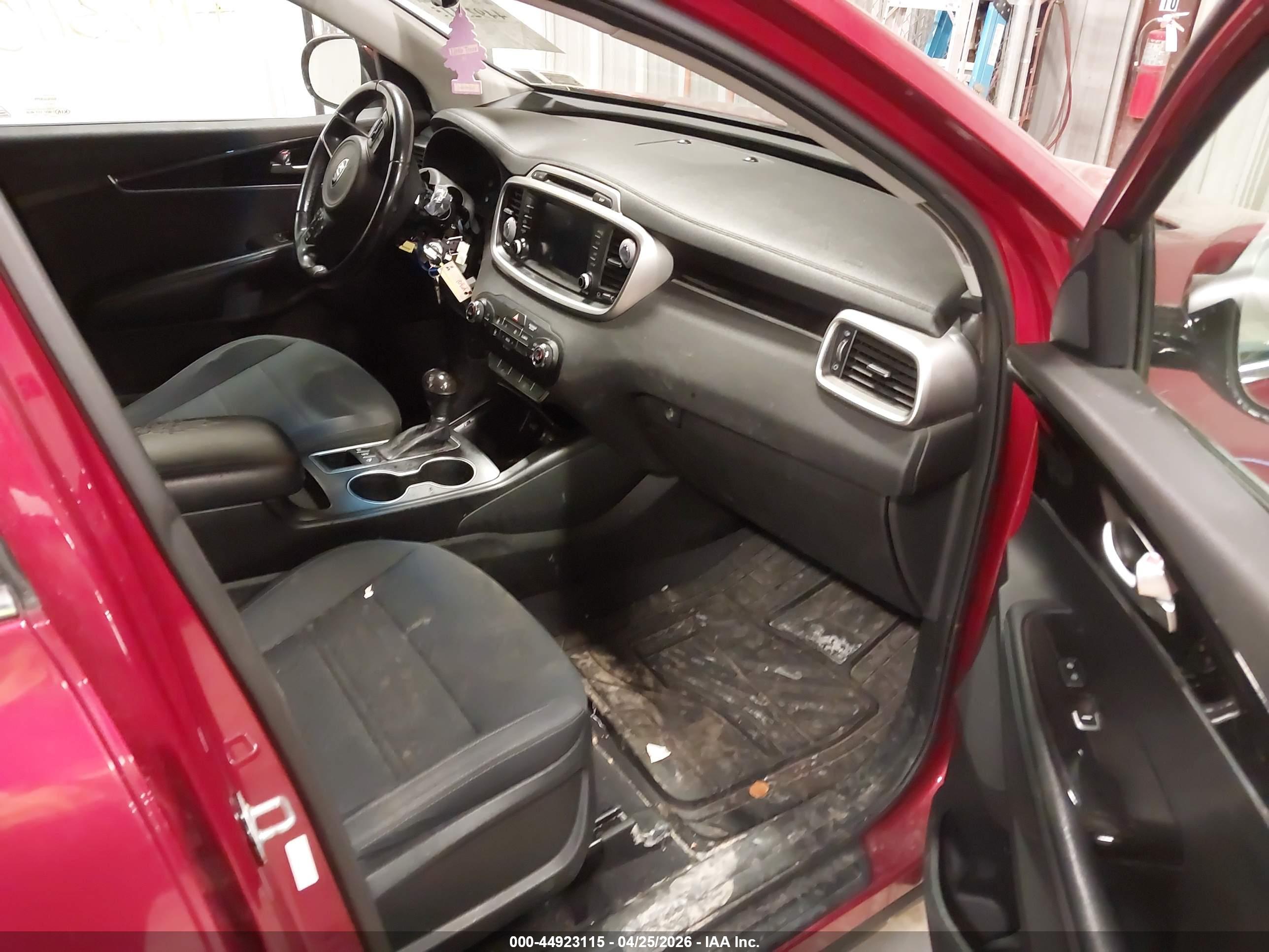 KIA SORENTO image 5