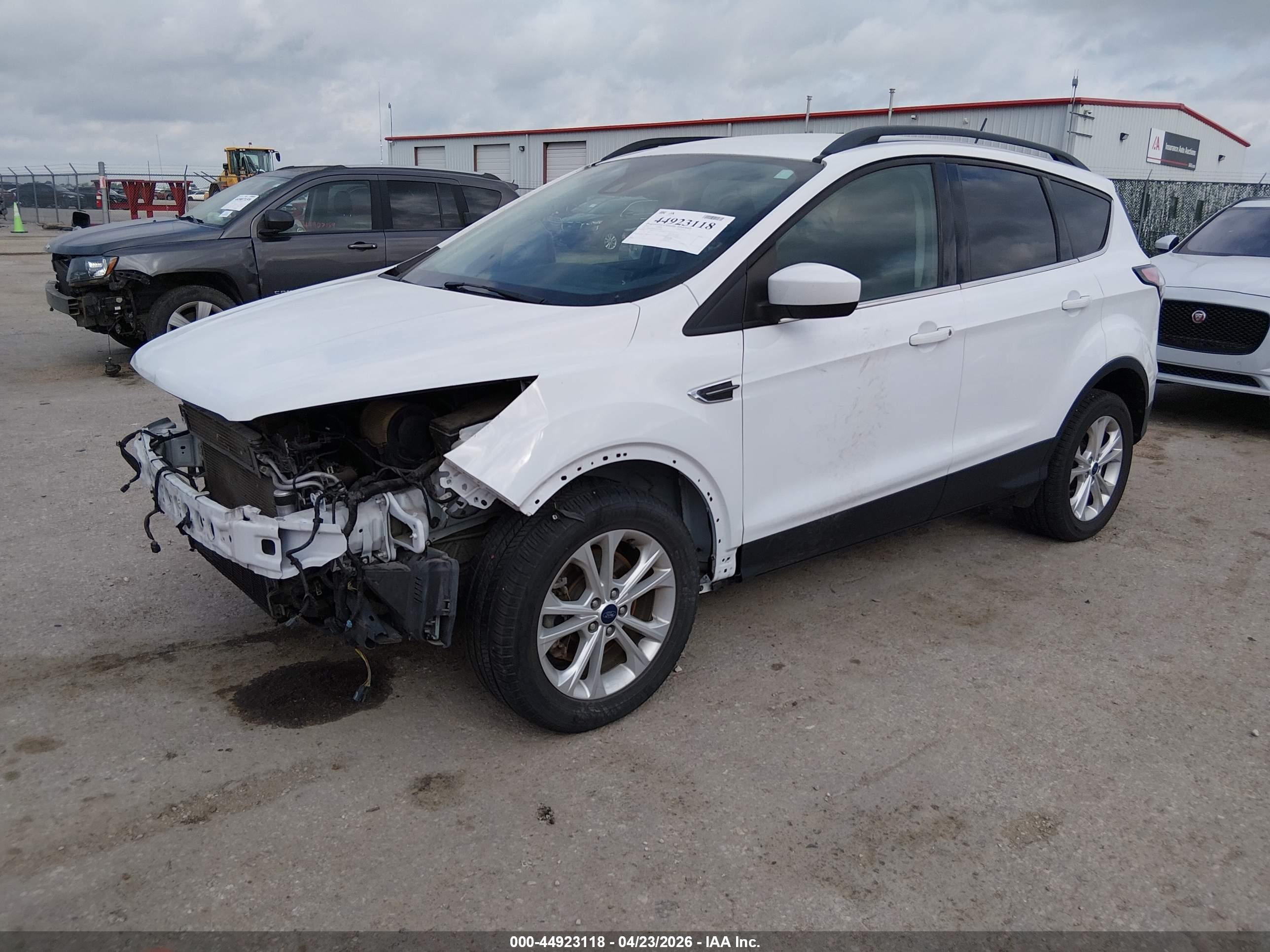 FORD ESCAPE image 2