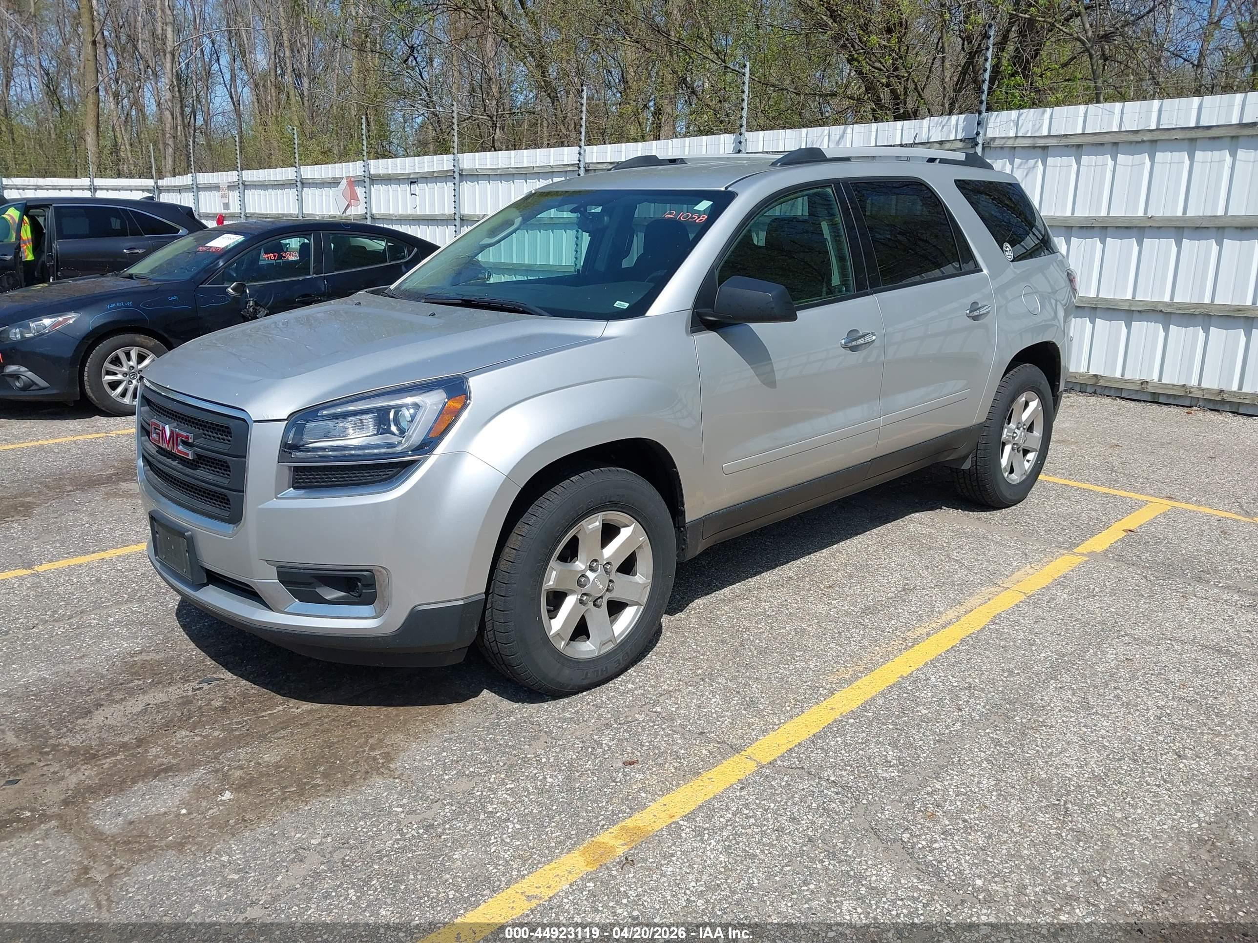 GMC ACADIA image 2