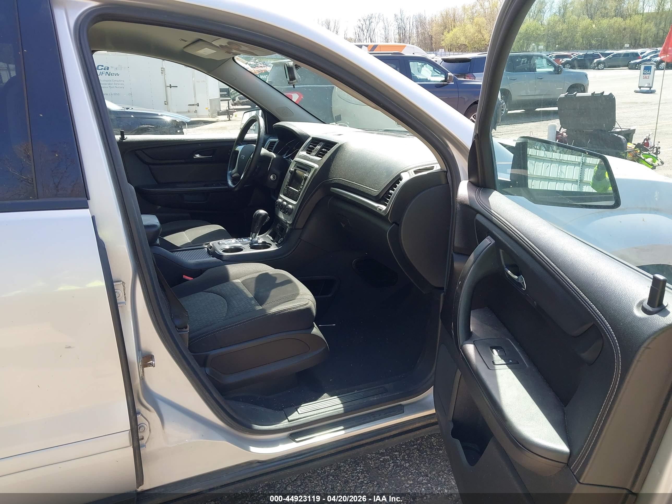 GMC ACADIA image 5