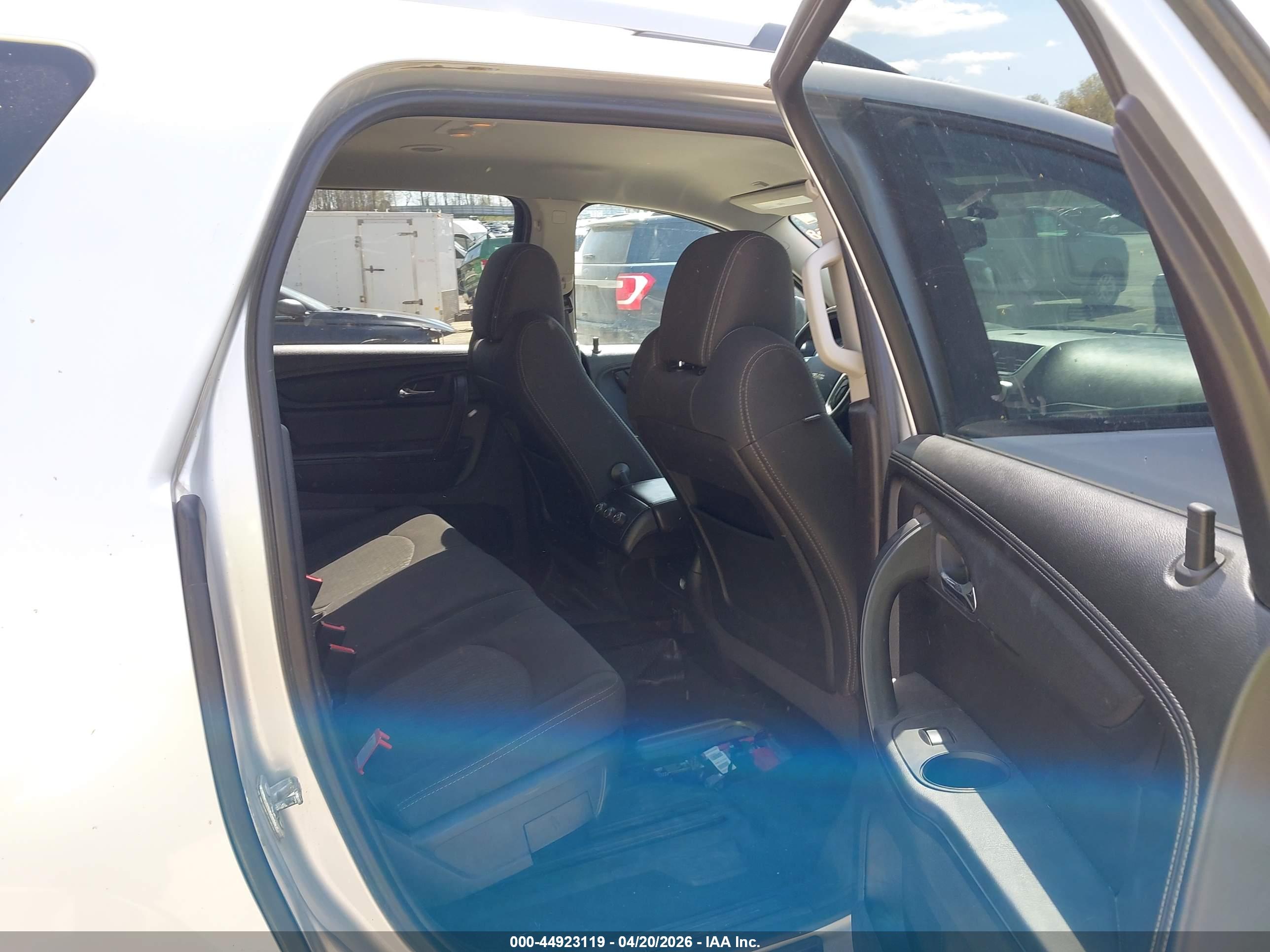 GMC ACADIA image 8