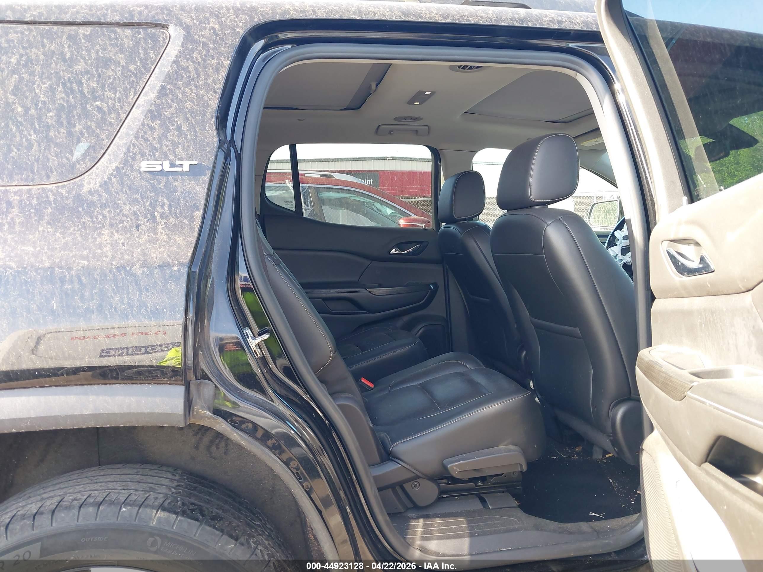 GMC ACADIA image 8