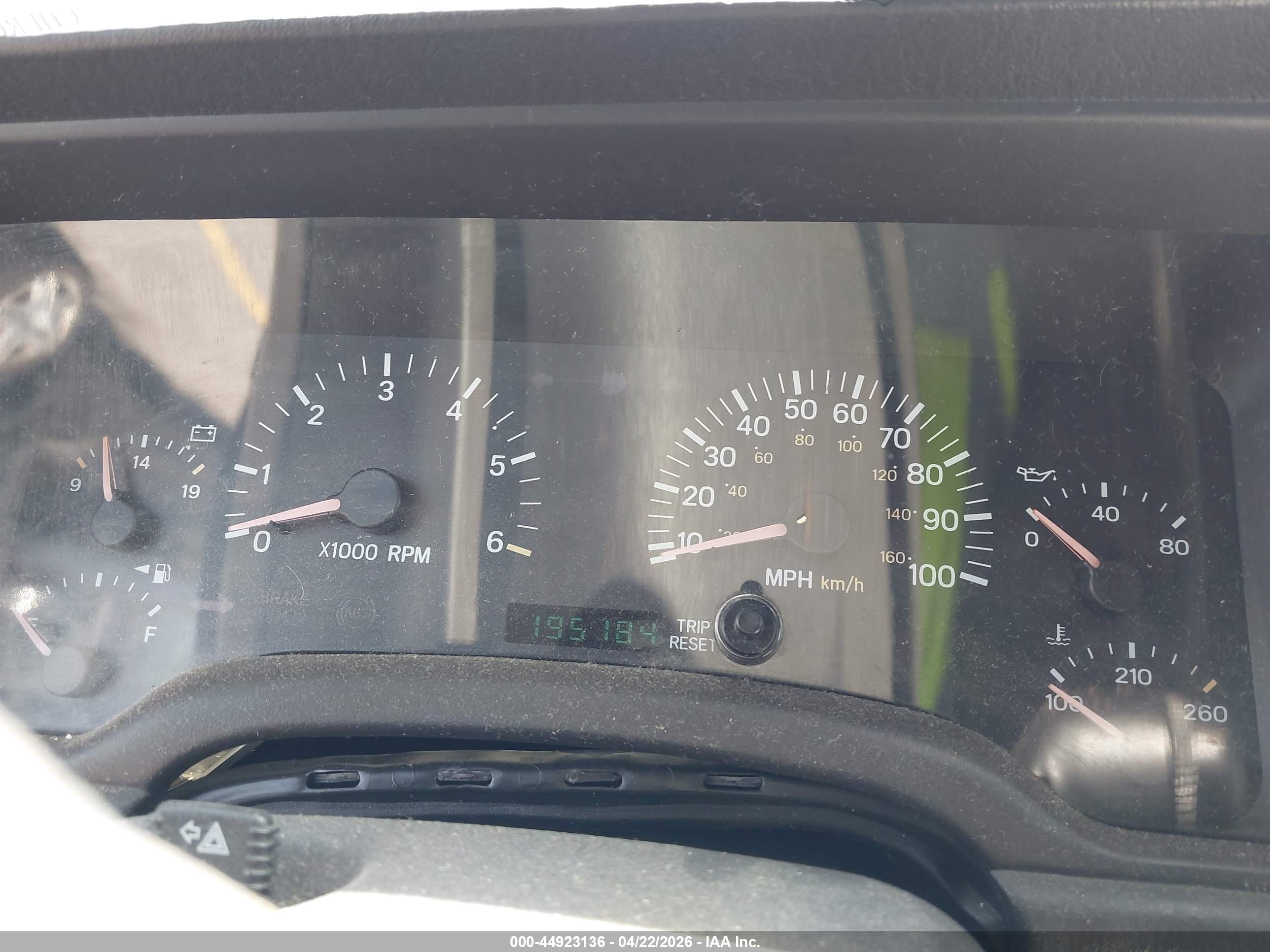 JEEP CHEROKEE image 7