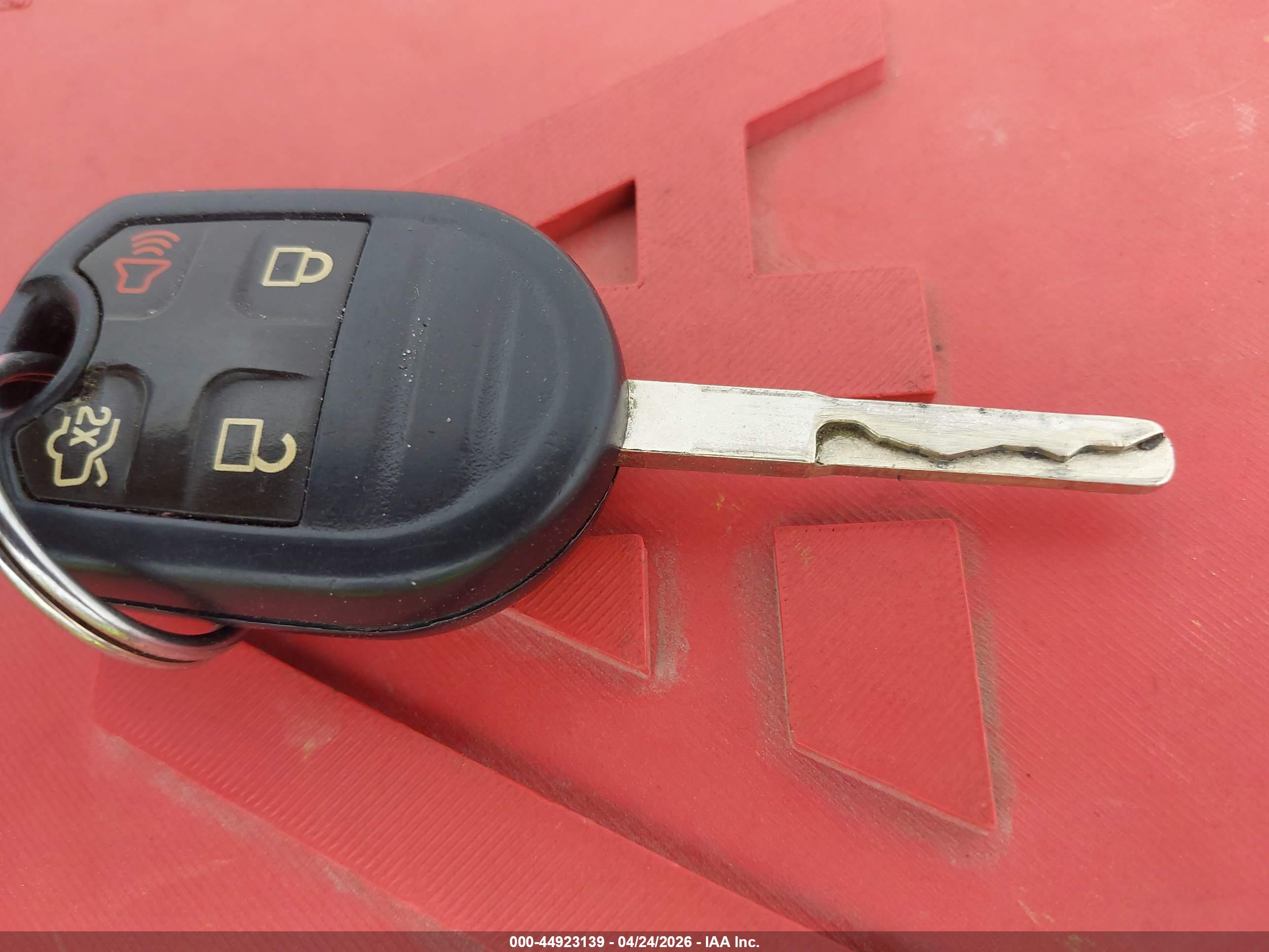 FORD FIESTA image 11