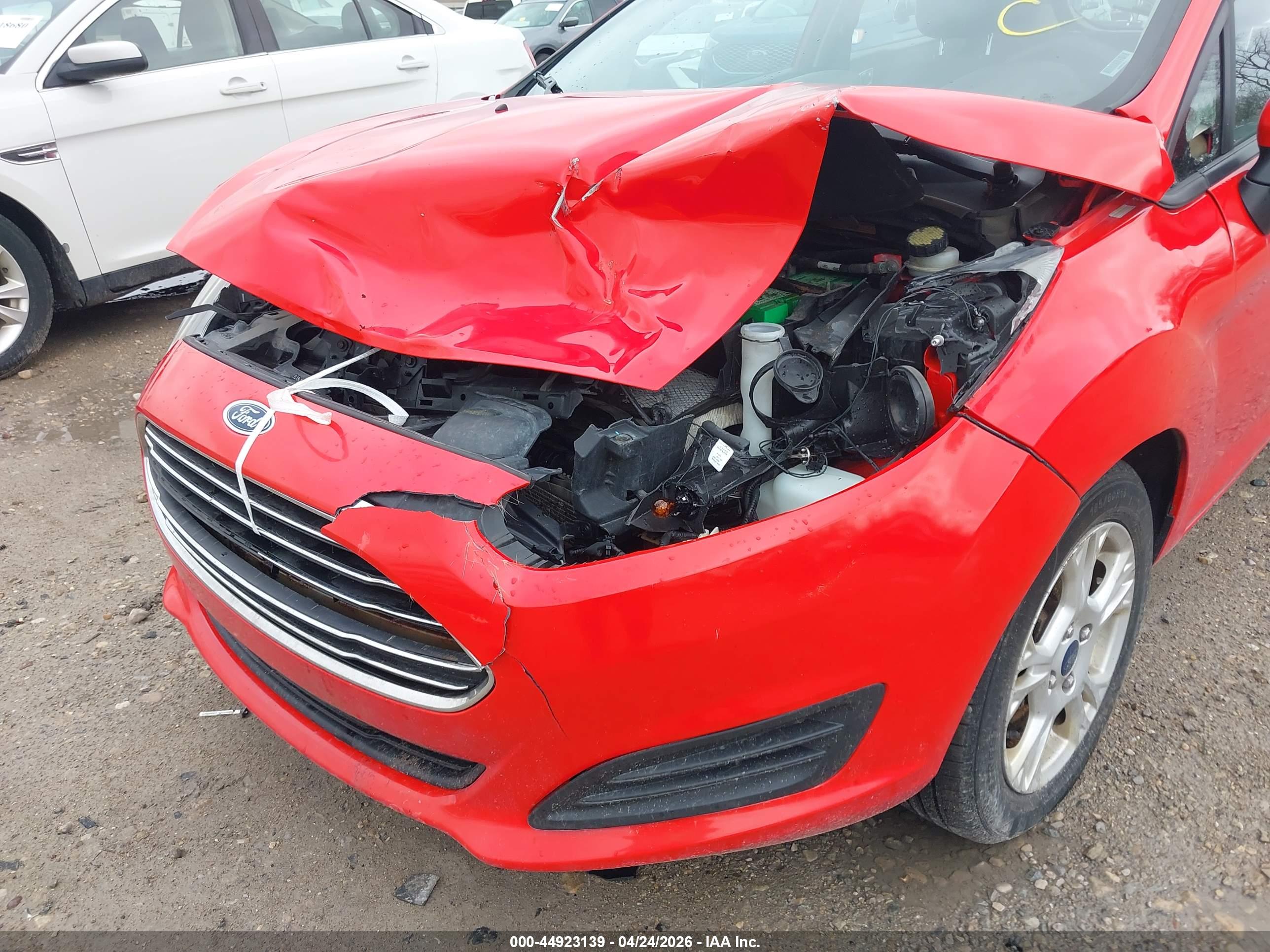 FORD FIESTA image 6