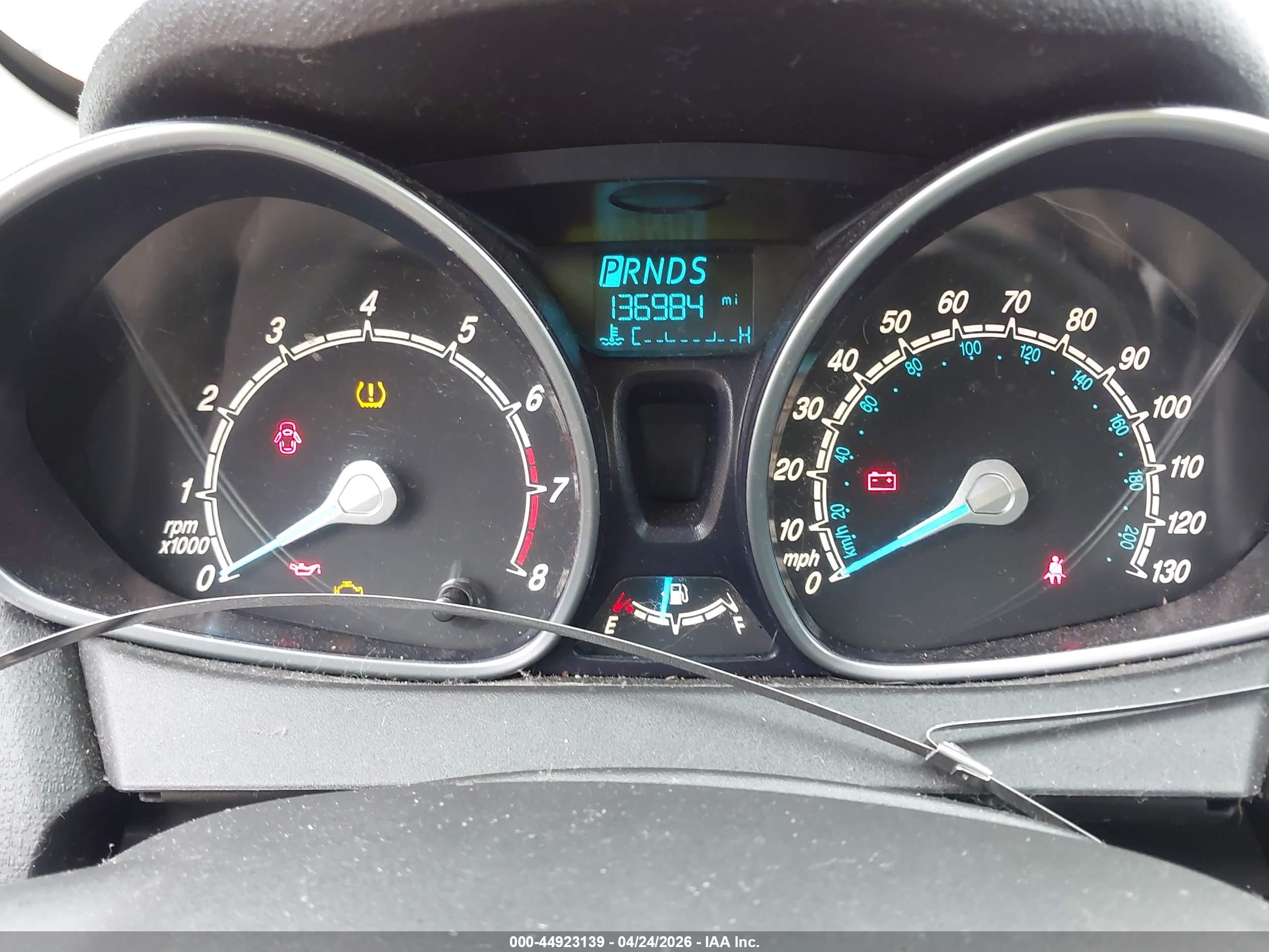 FORD FIESTA image 7