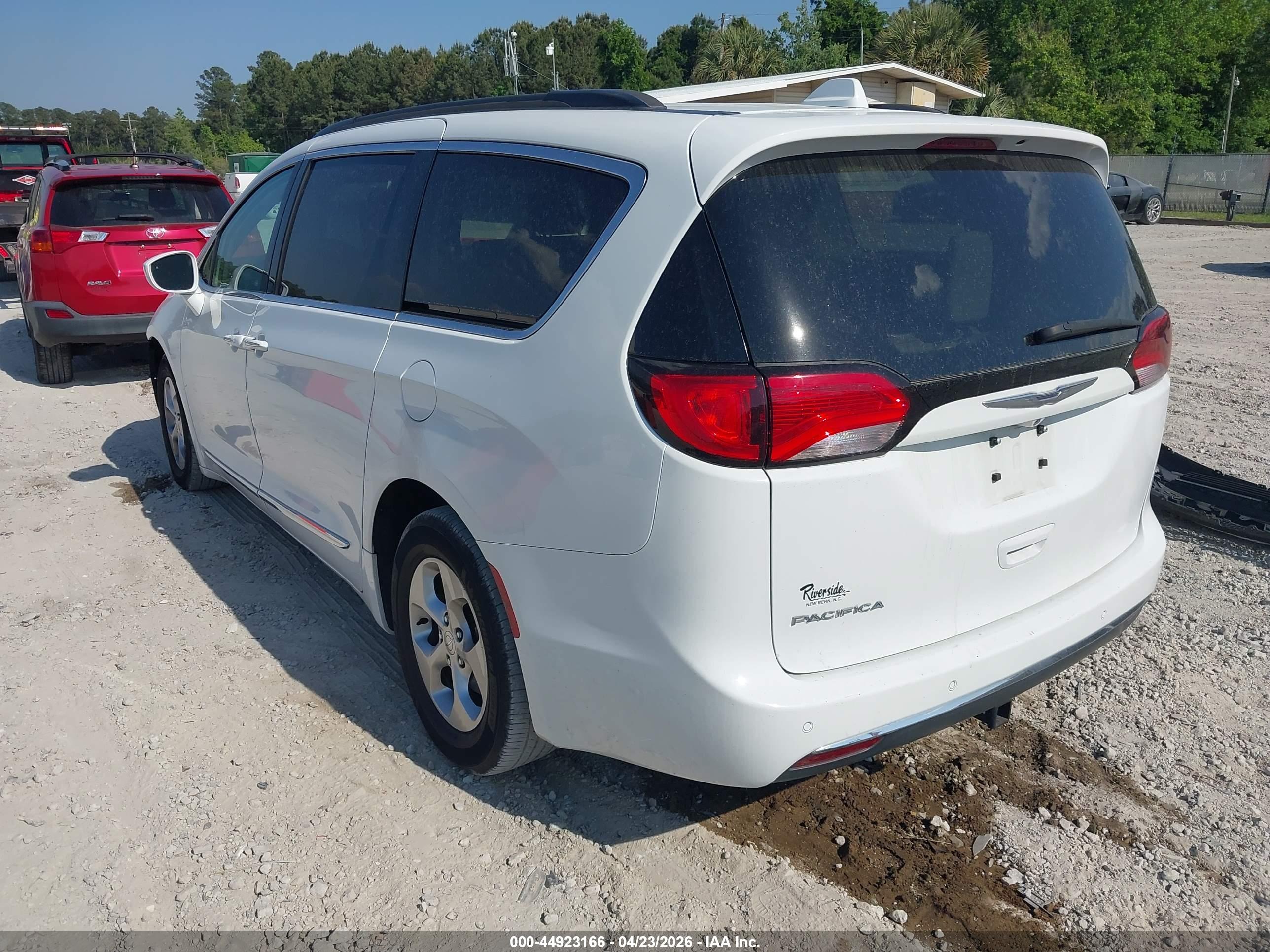 CHRYSLER PACIFICA image 3