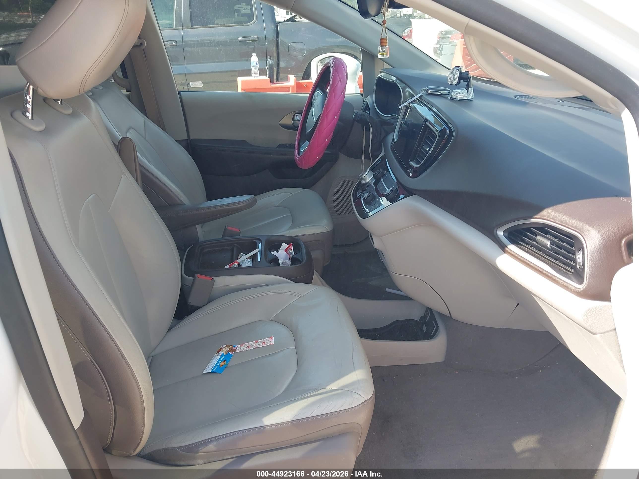 CHRYSLER PACIFICA image 5