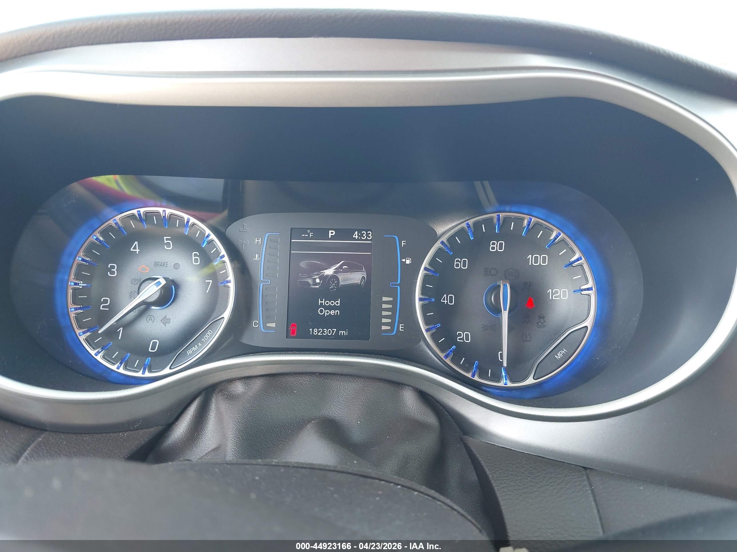 CHRYSLER PACIFICA image 7