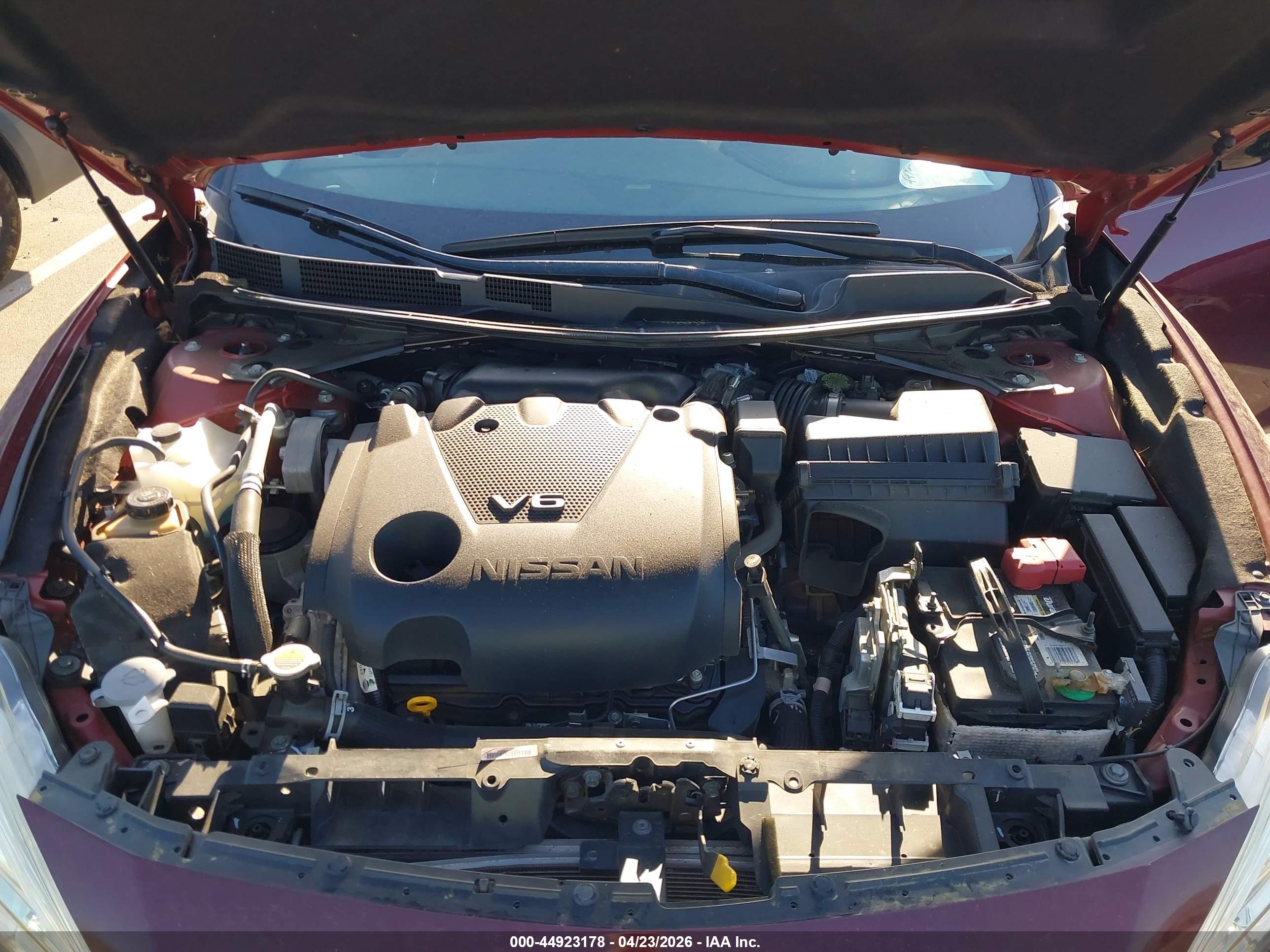 NISSAN MAXIMA image 10