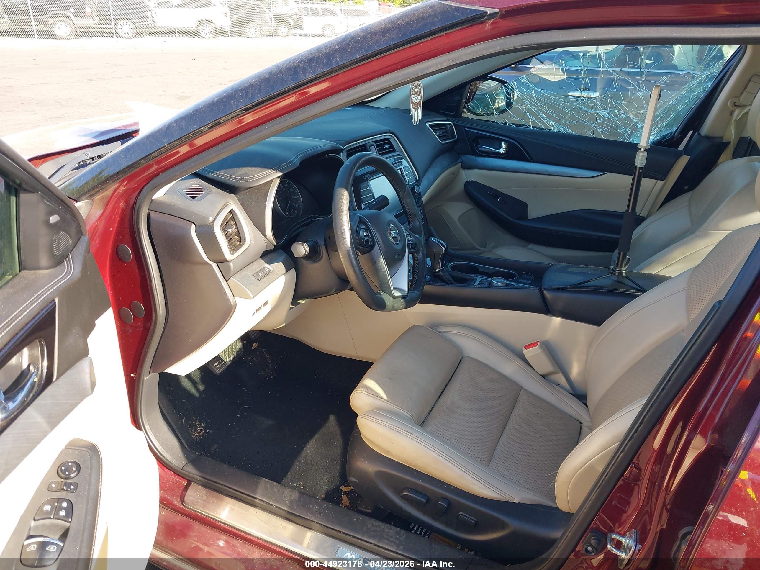 NISSAN MAXIMA image 5