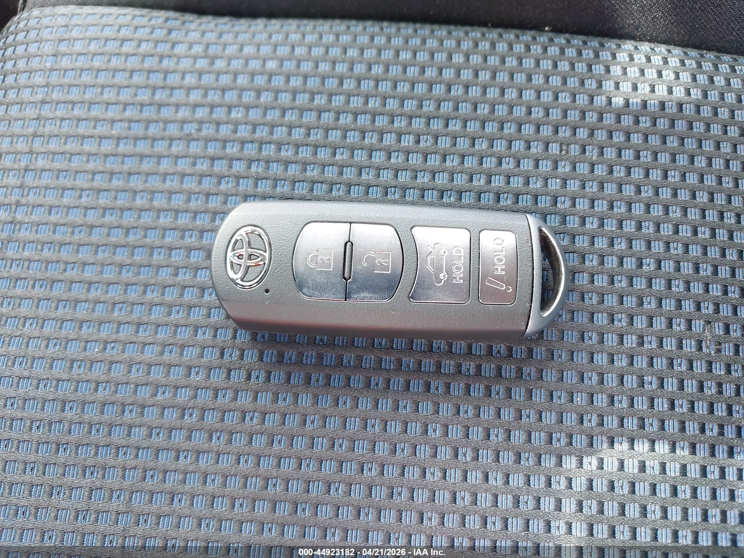 TOYOTA YARIS image 11