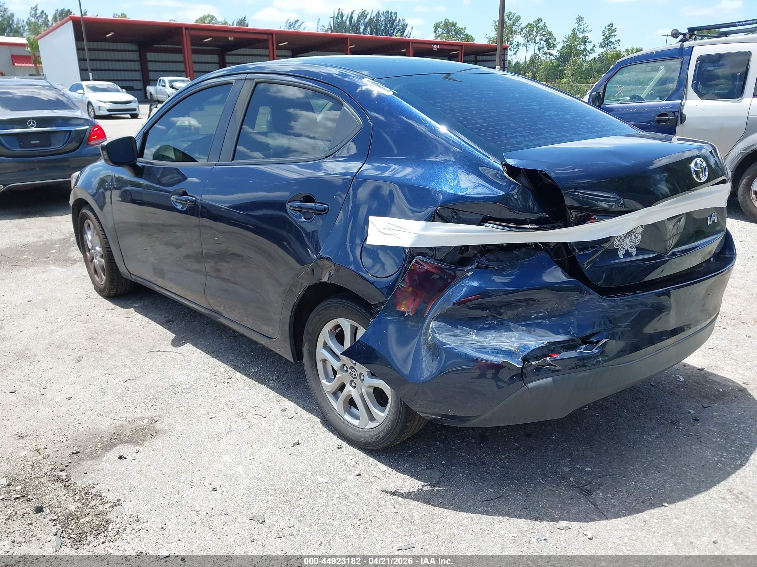 TOYOTA YARIS image 3