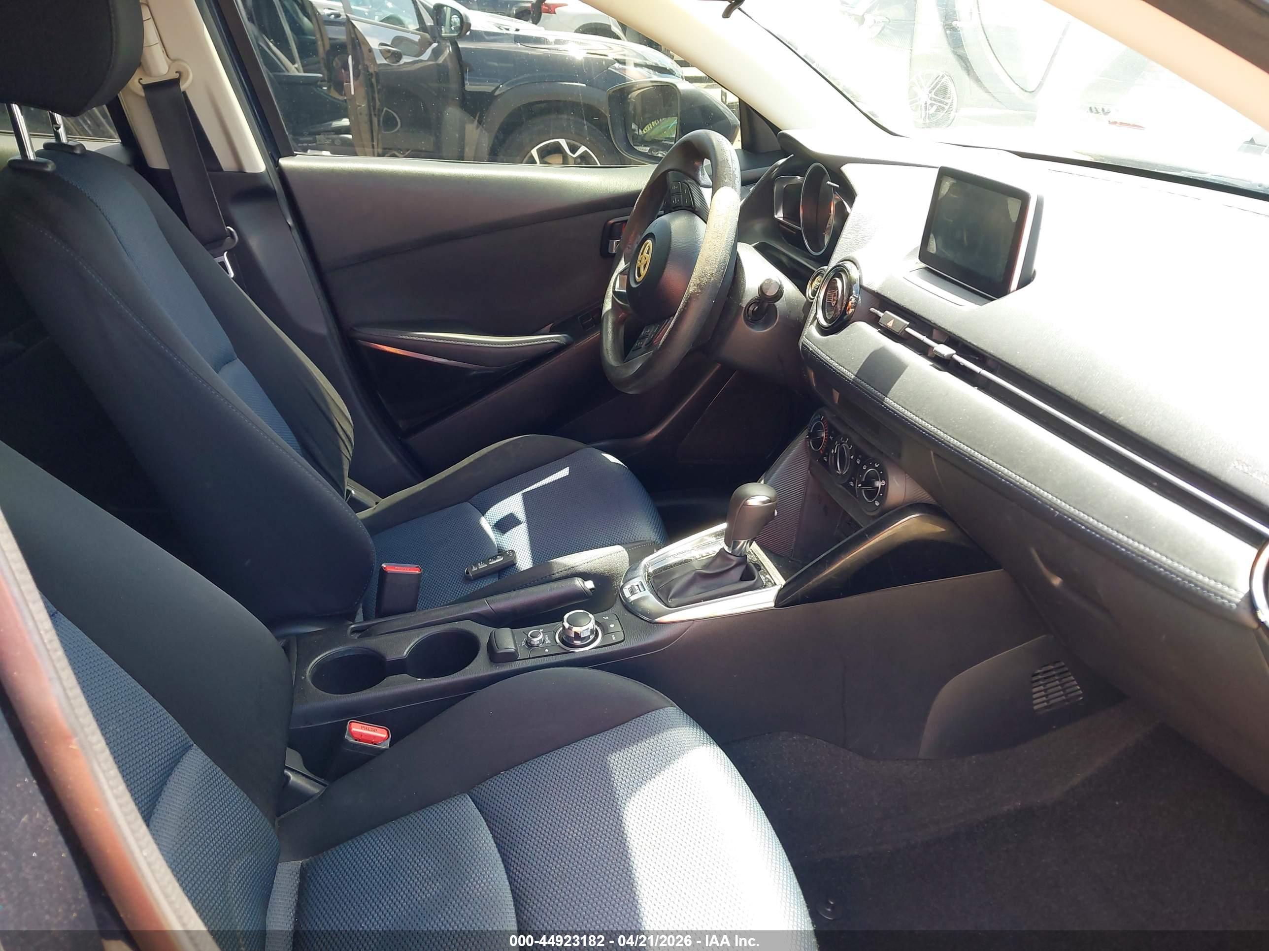 TOYOTA YARIS image 5