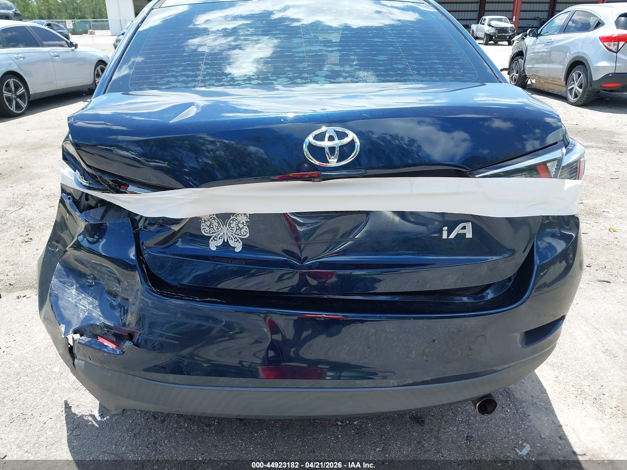 TOYOTA YARIS image 6