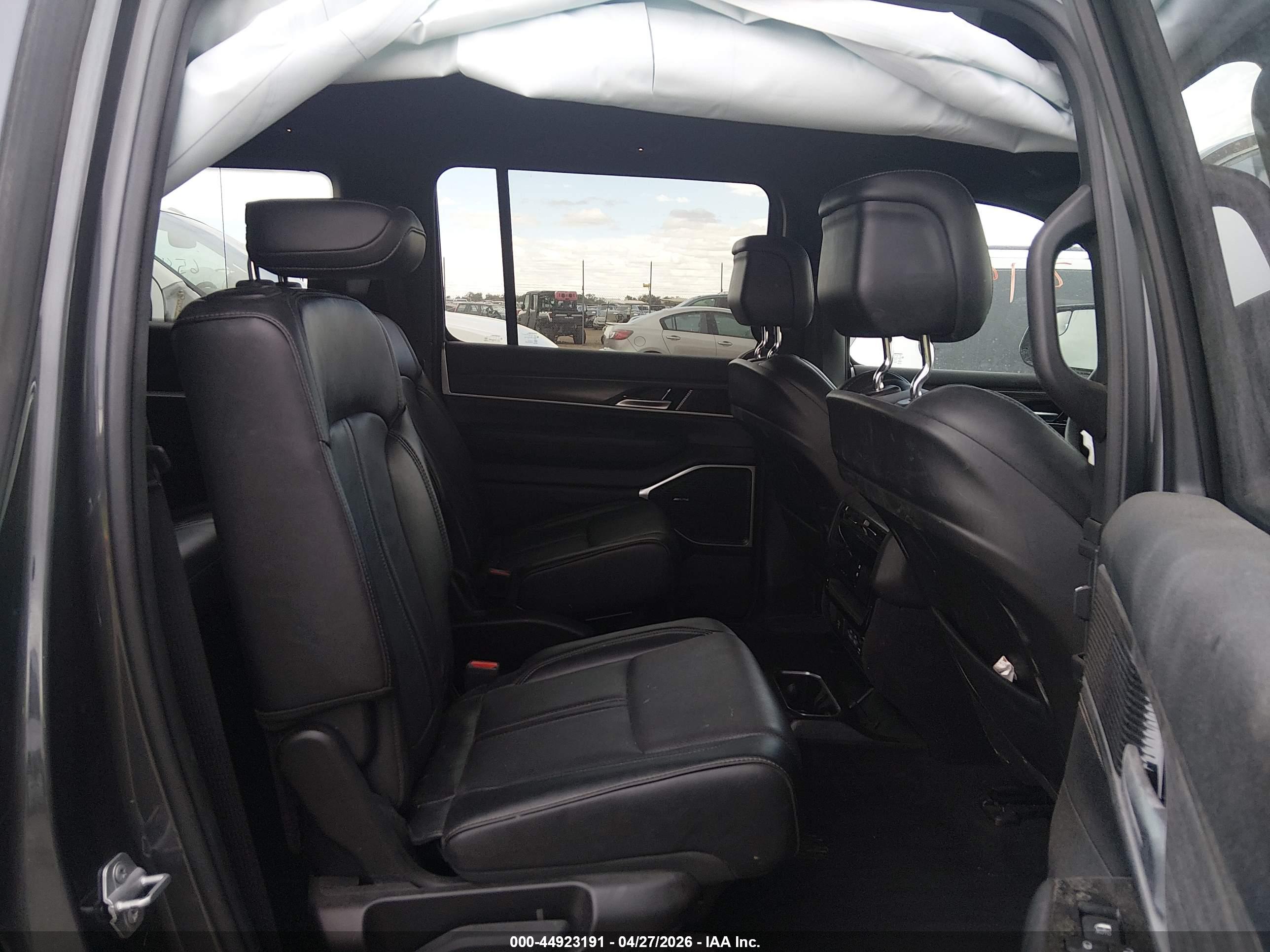 JEEP WAGONEER image 8