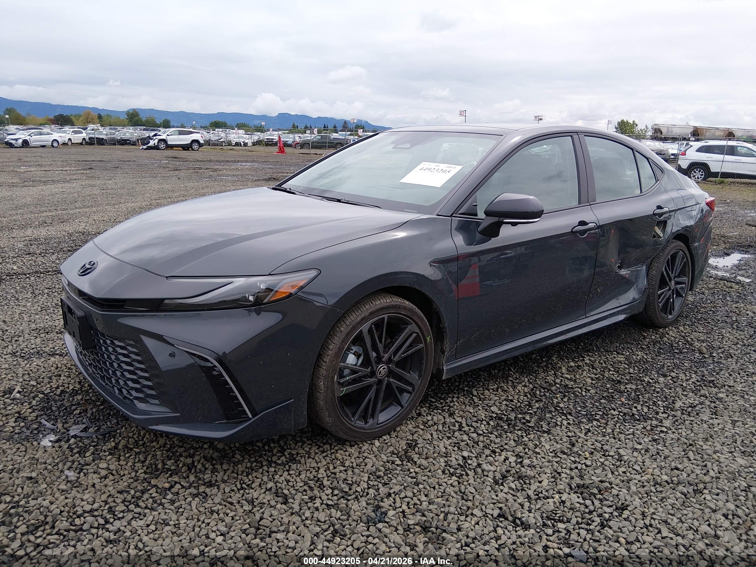 TOYOTA CAMRY image 2