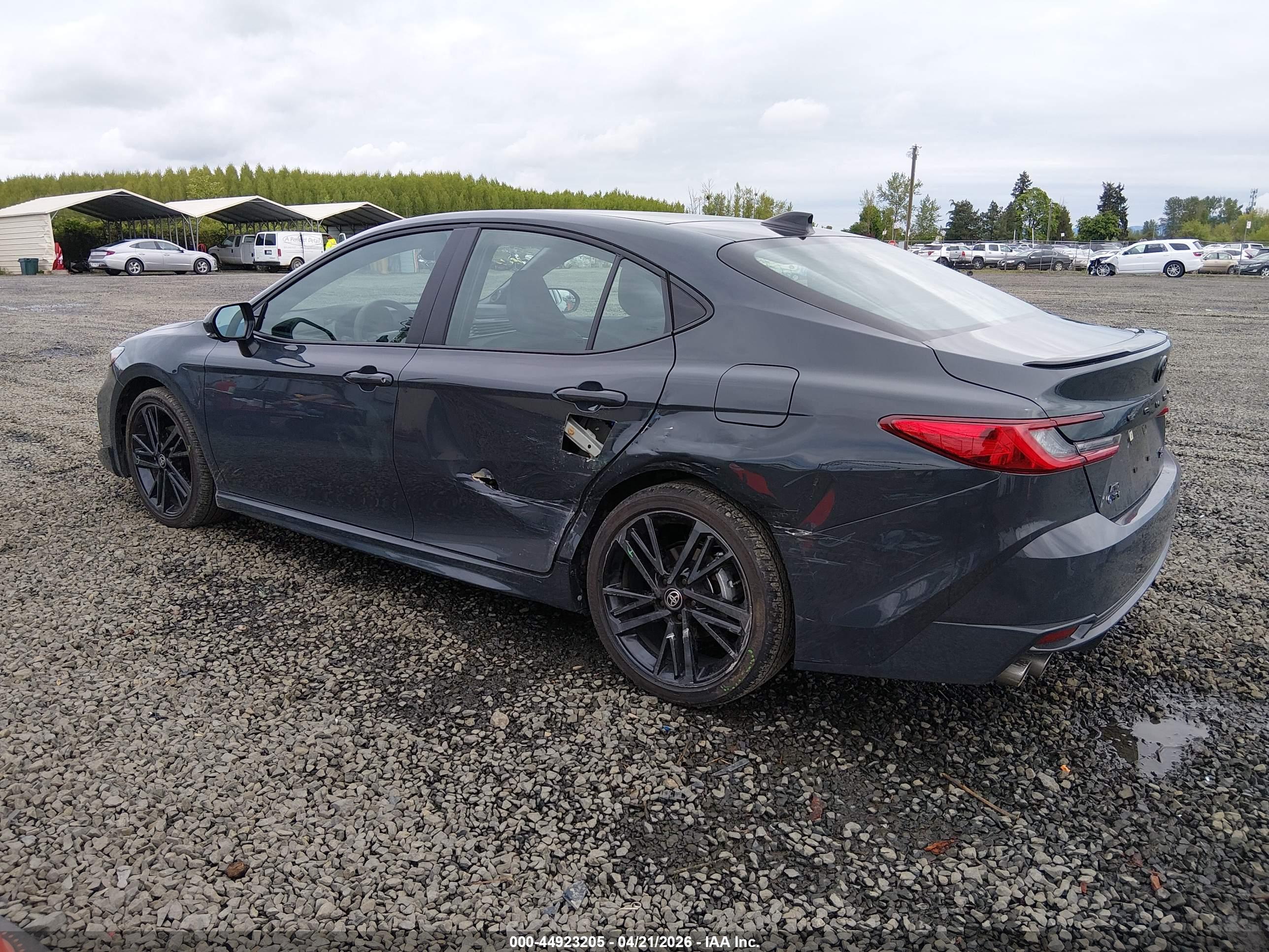 TOYOTA CAMRY image 3