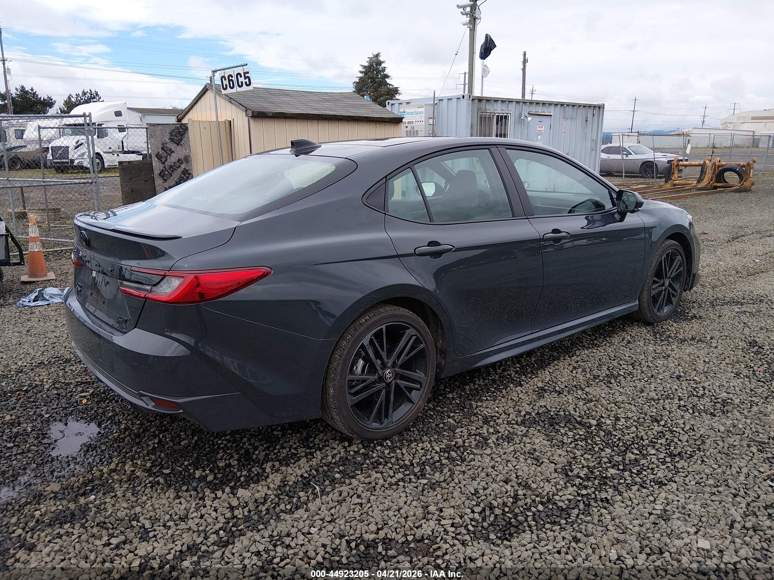 TOYOTA CAMRY image 4