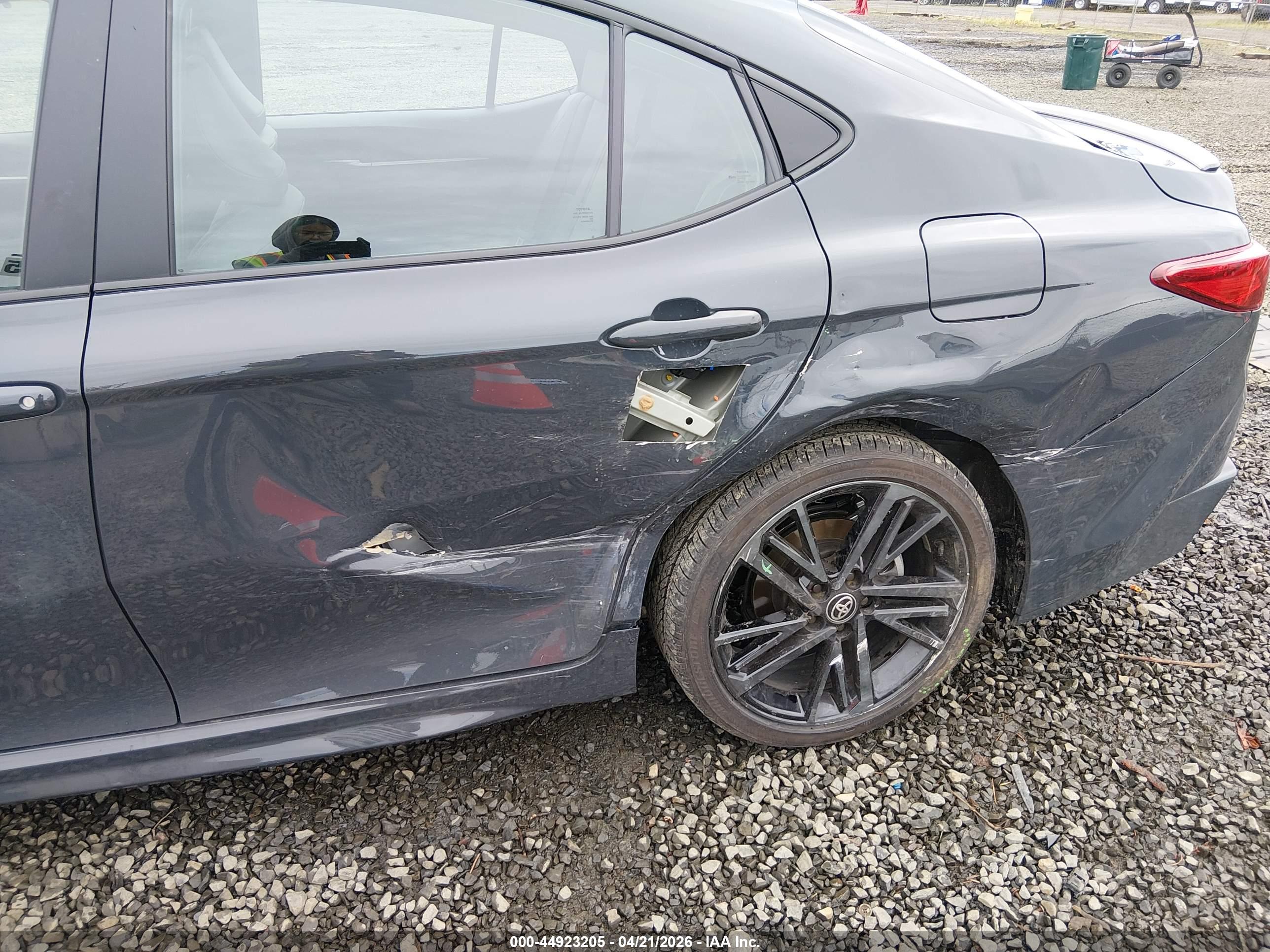 TOYOTA CAMRY image 6