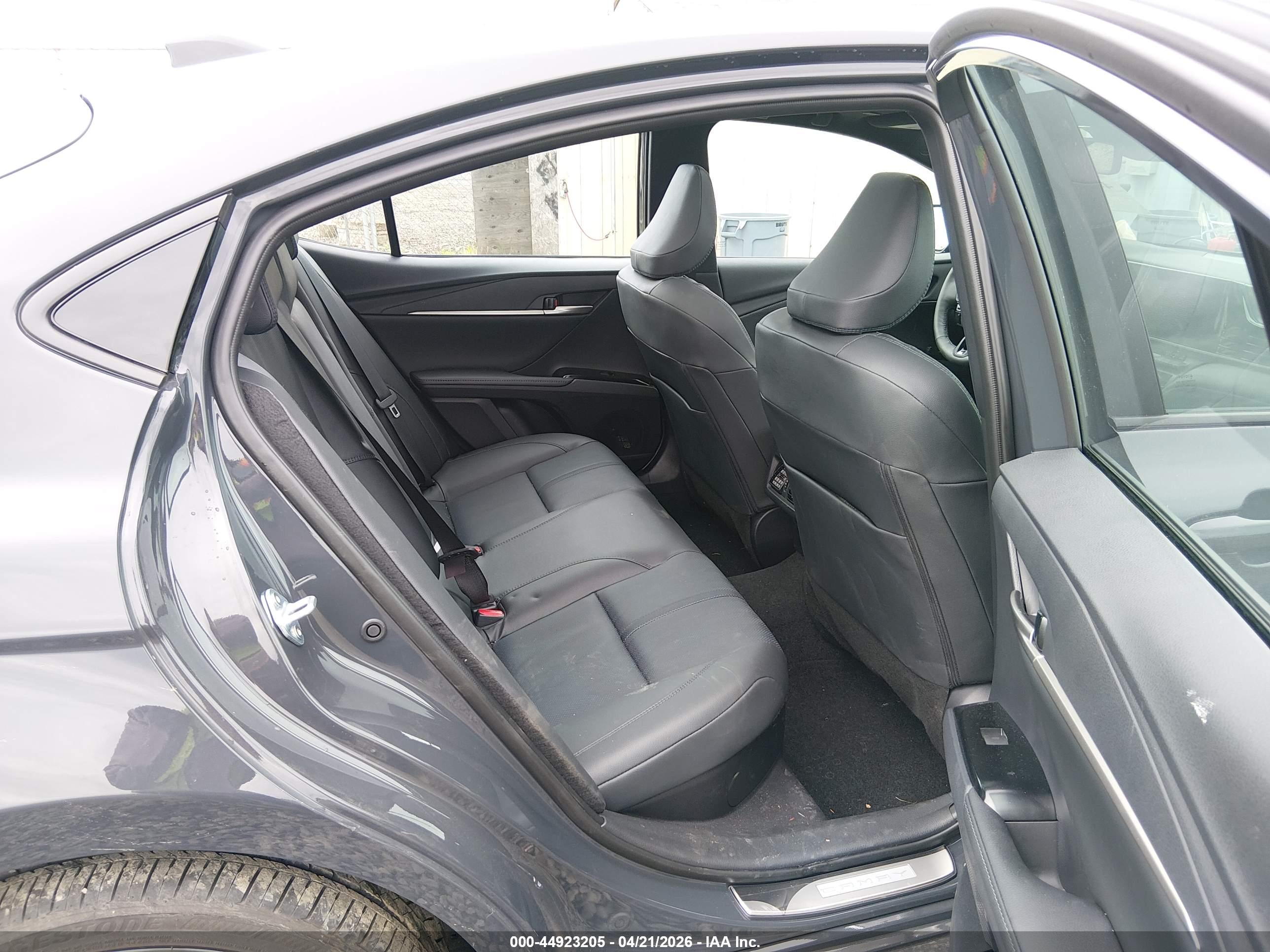 TOYOTA CAMRY image 8