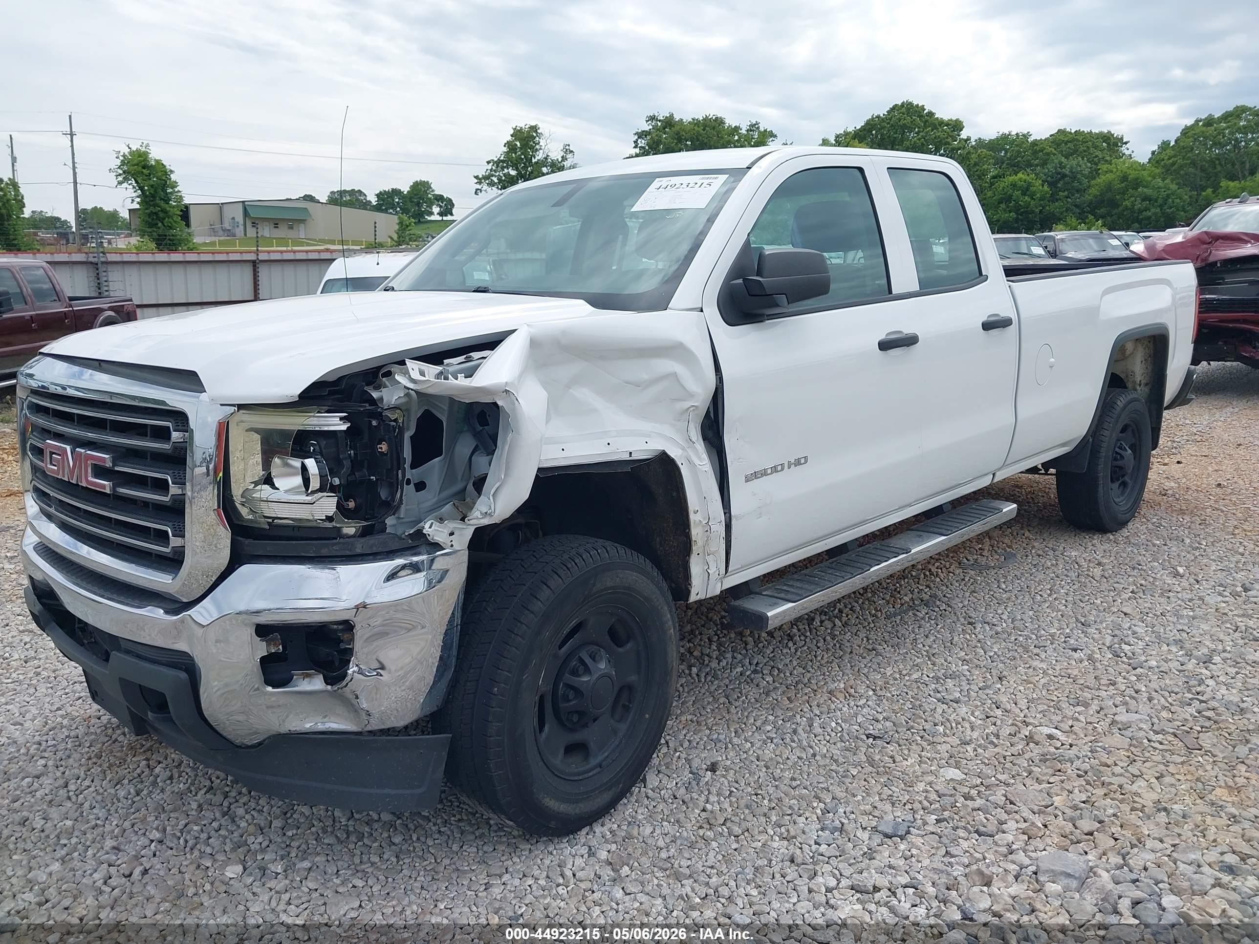 GMC SIERRA image 2