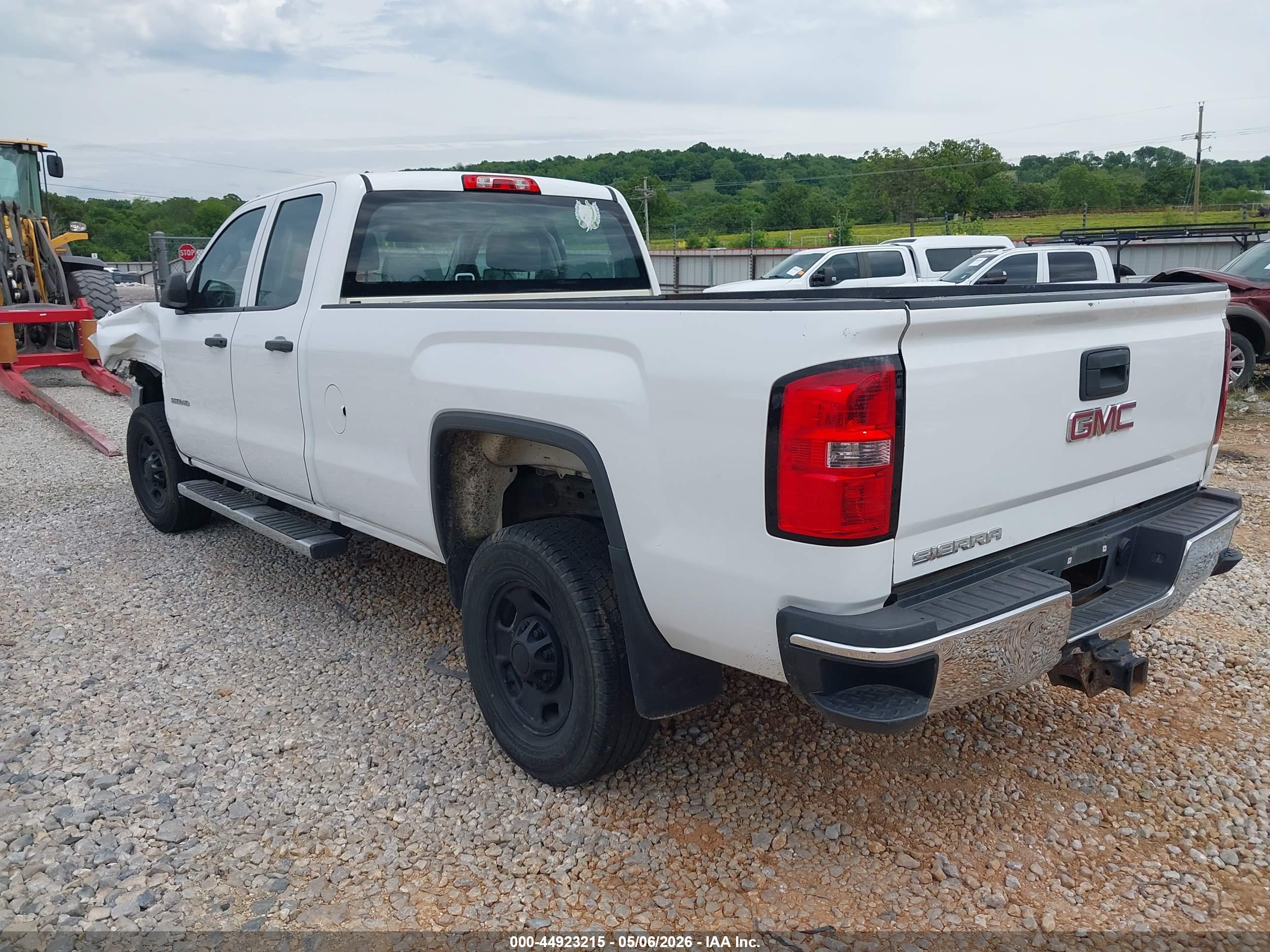 GMC SIERRA image 3