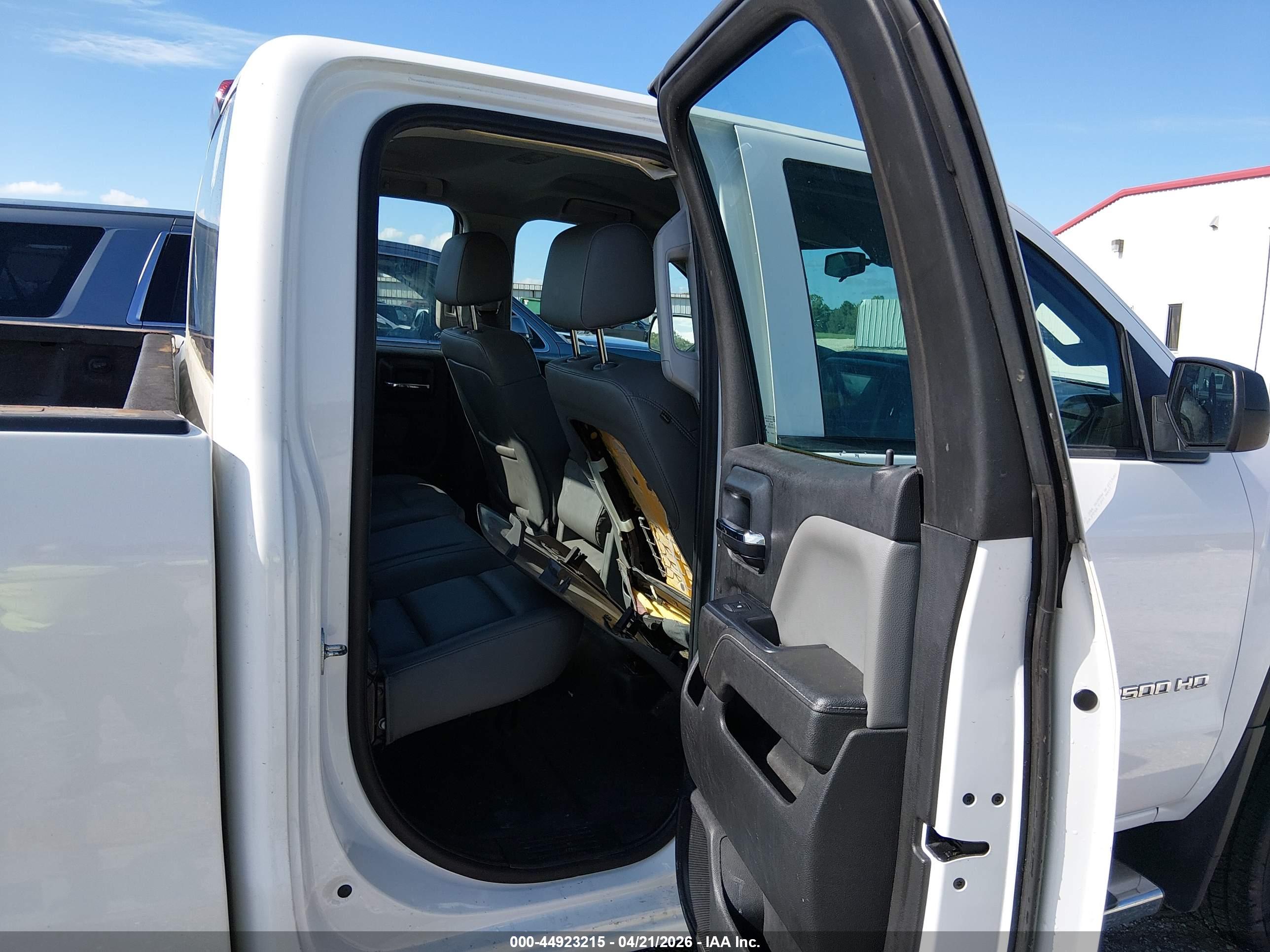 GMC SIERRA image 8