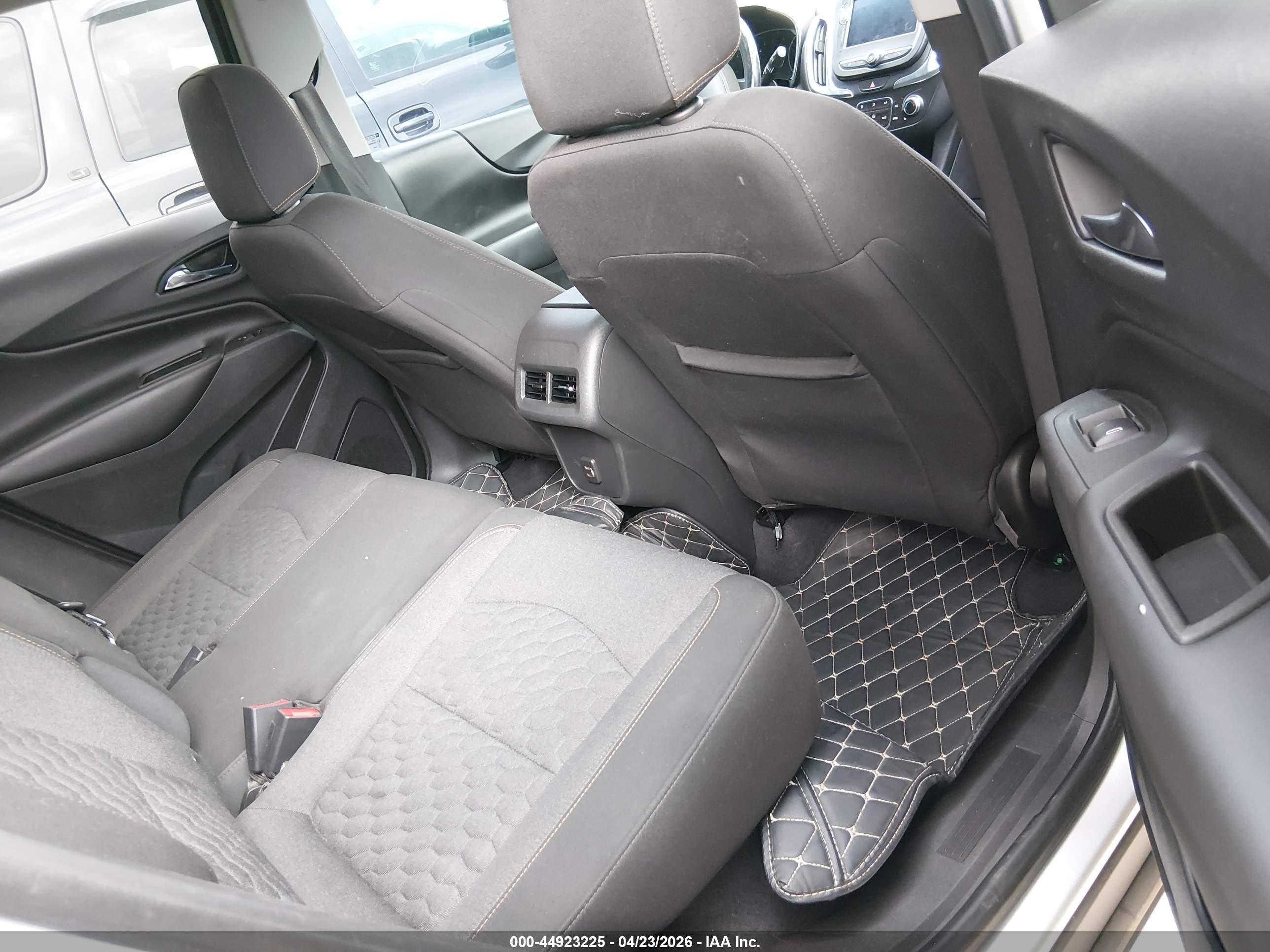 CHEVROLET EQUINOX image 8
