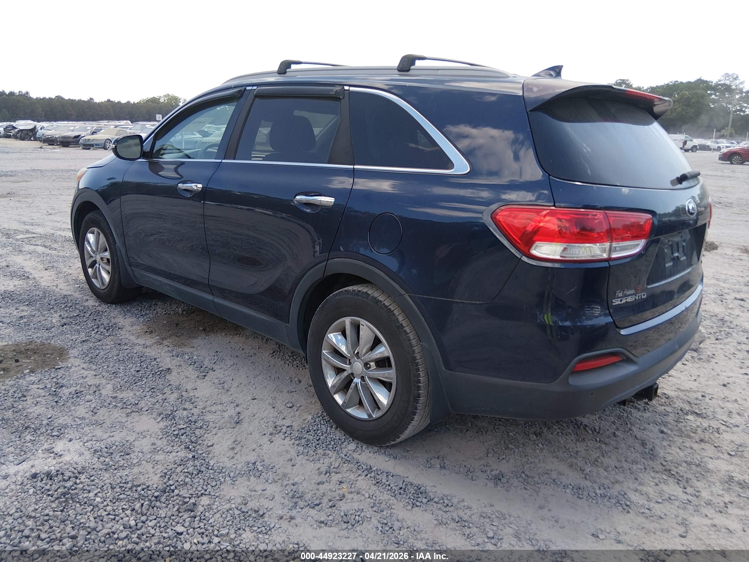 KIA SORENTO image 3