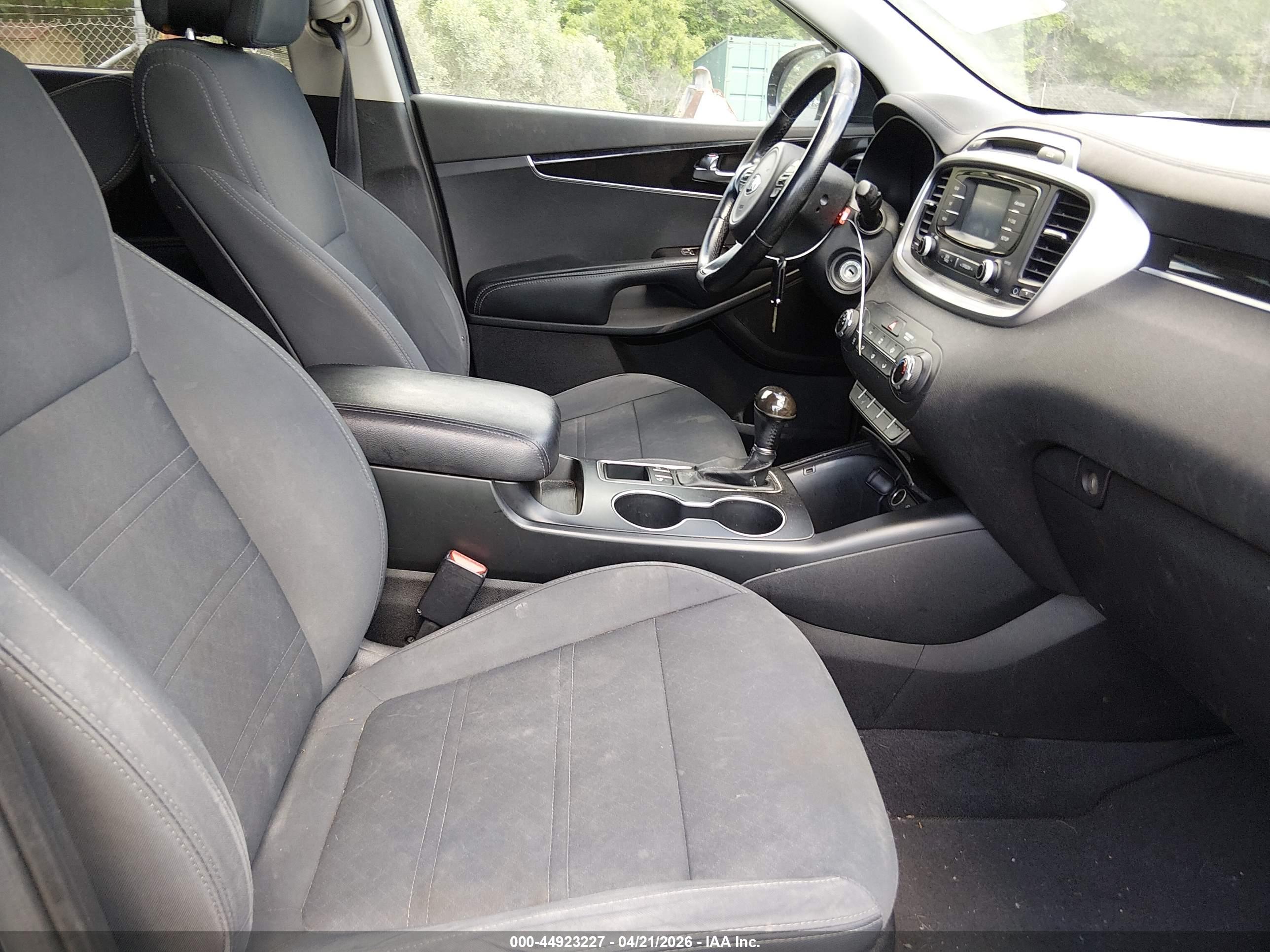 KIA SORENTO image 5