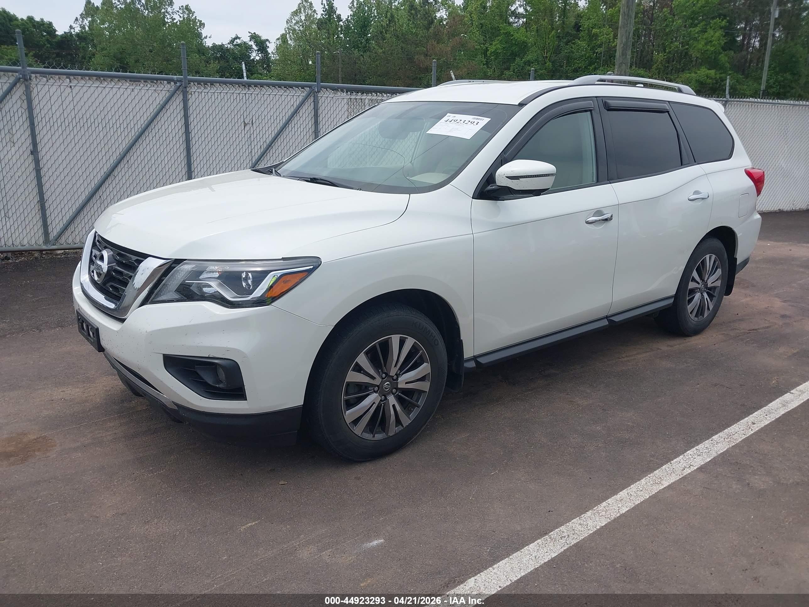 NISSAN PATHFINDER image 2