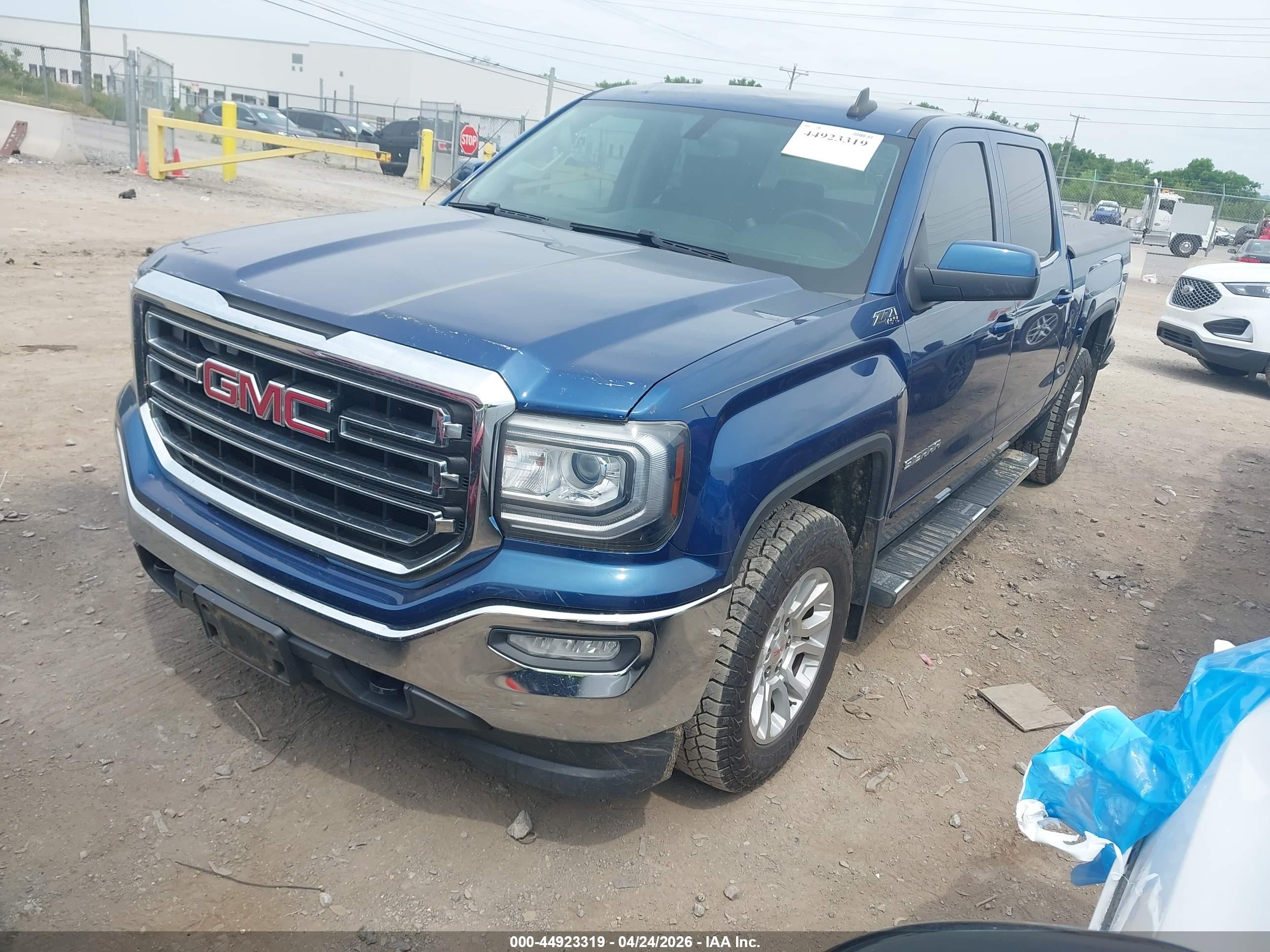GMC SIERRA image 2
