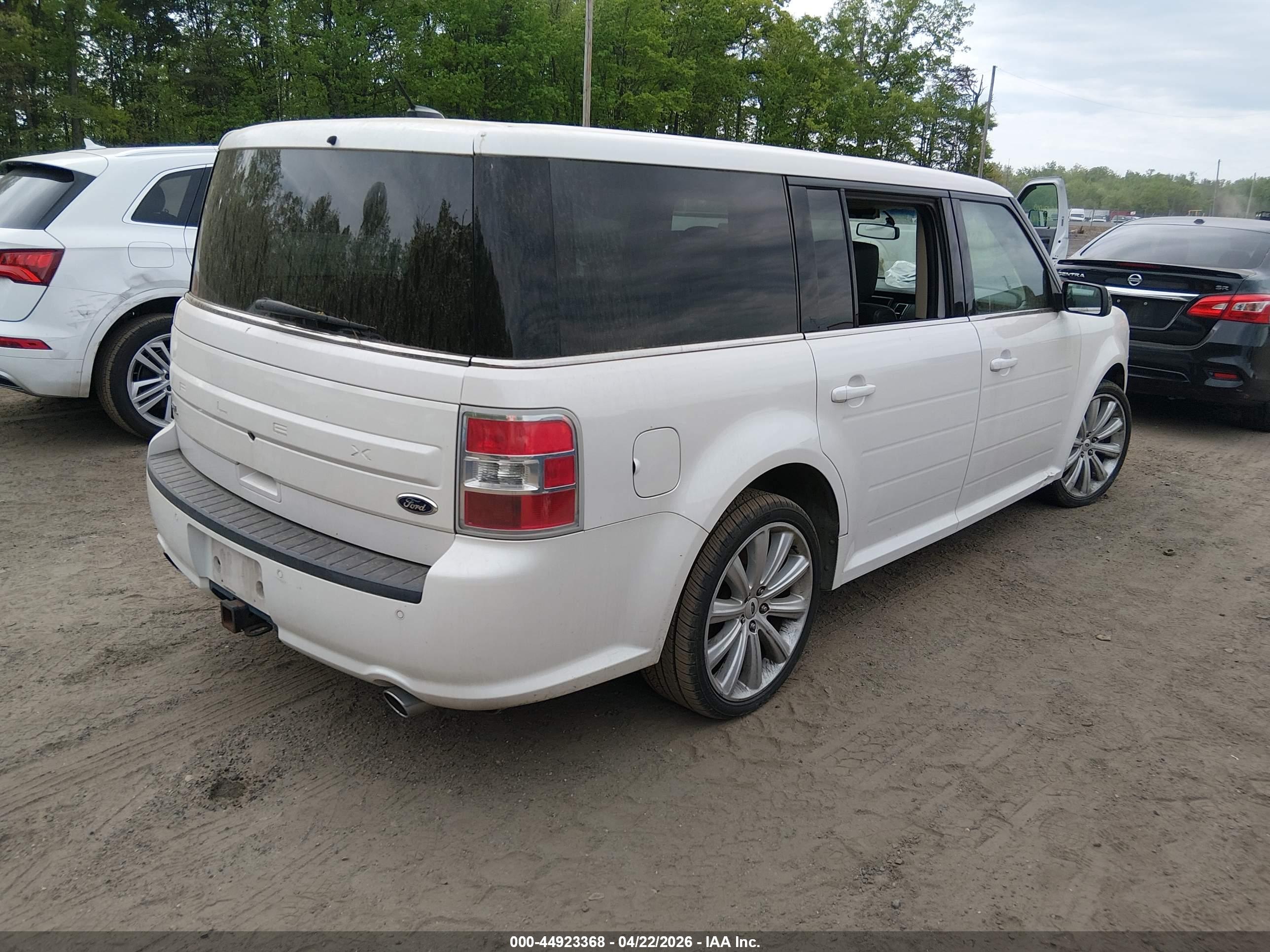FORD FLEX image 4
