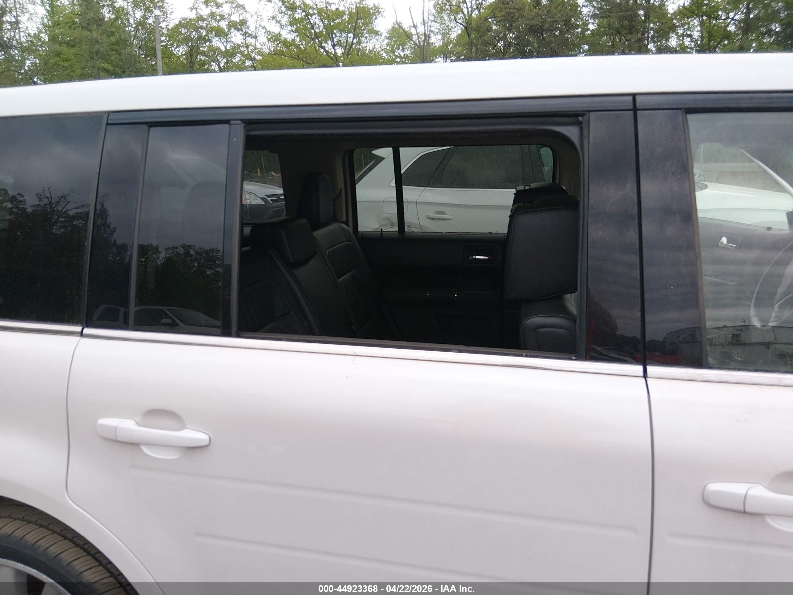 FORD FLEX image 6