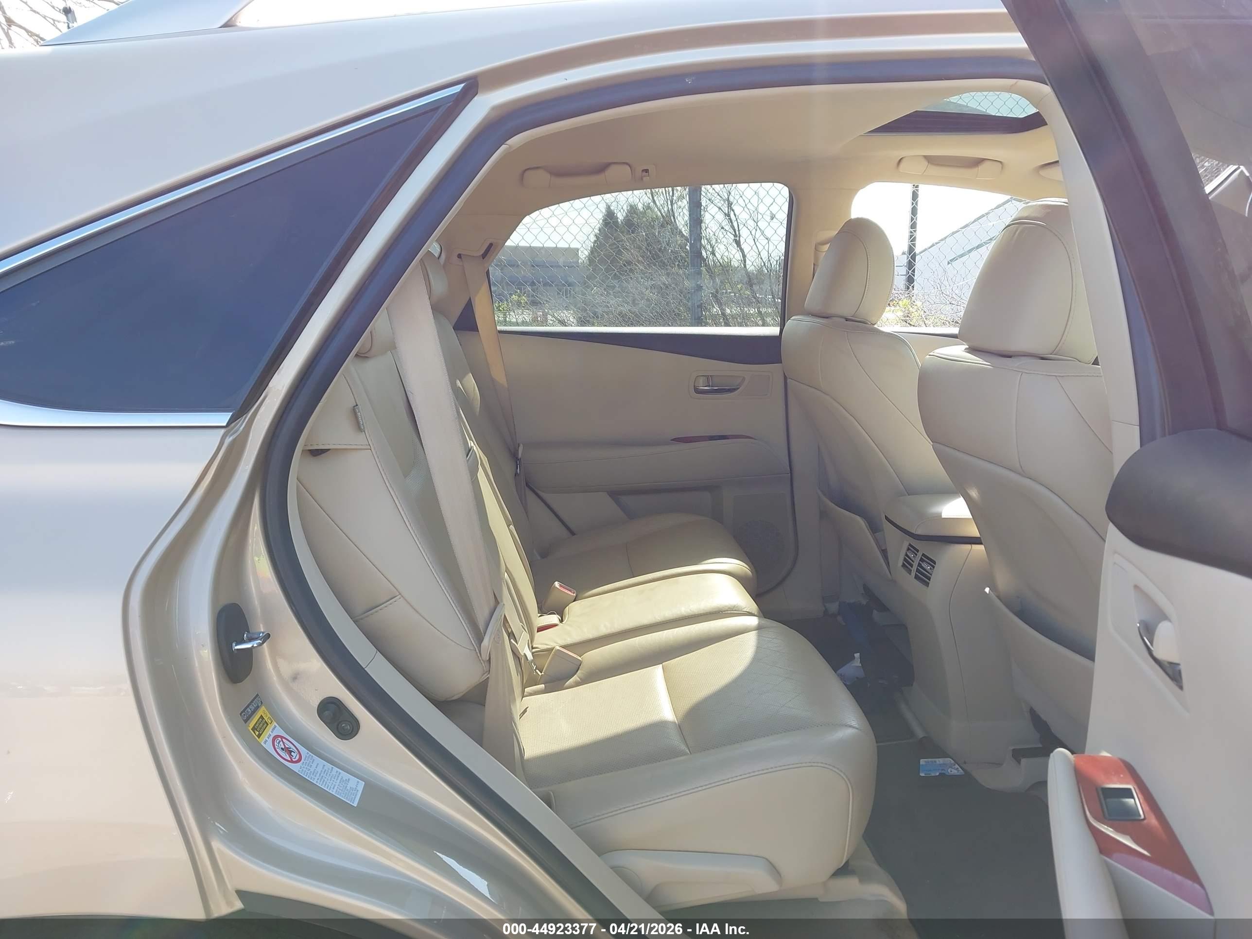 LEXUS RX image 8