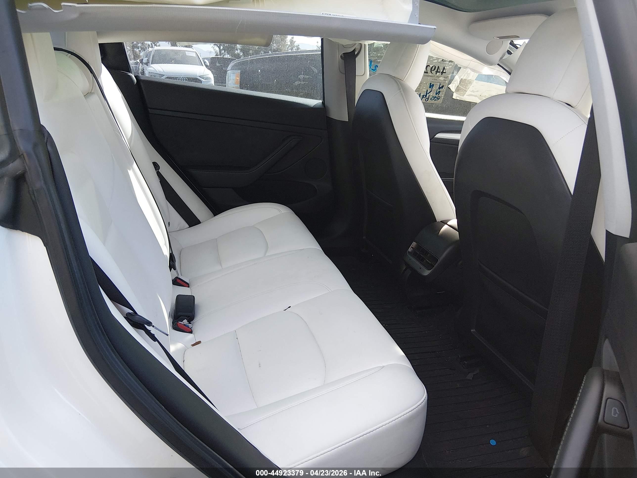 TESLA MODEL image 8