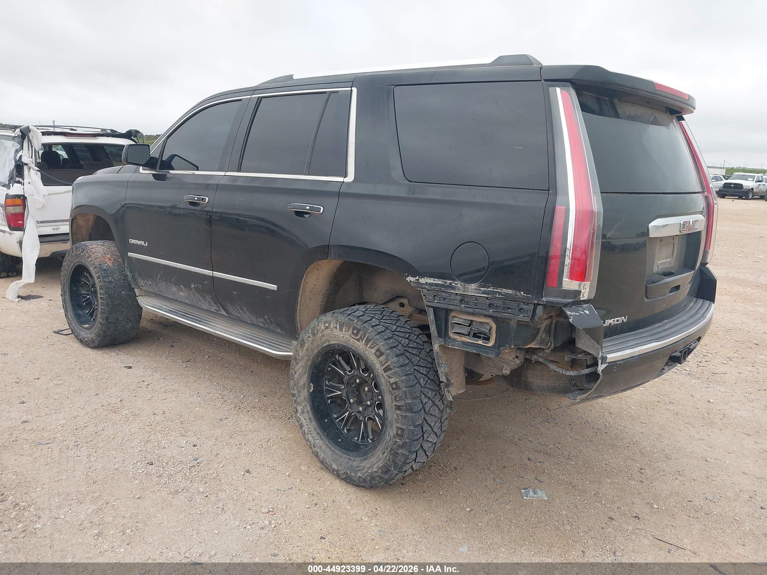 GMC YUKON image 3