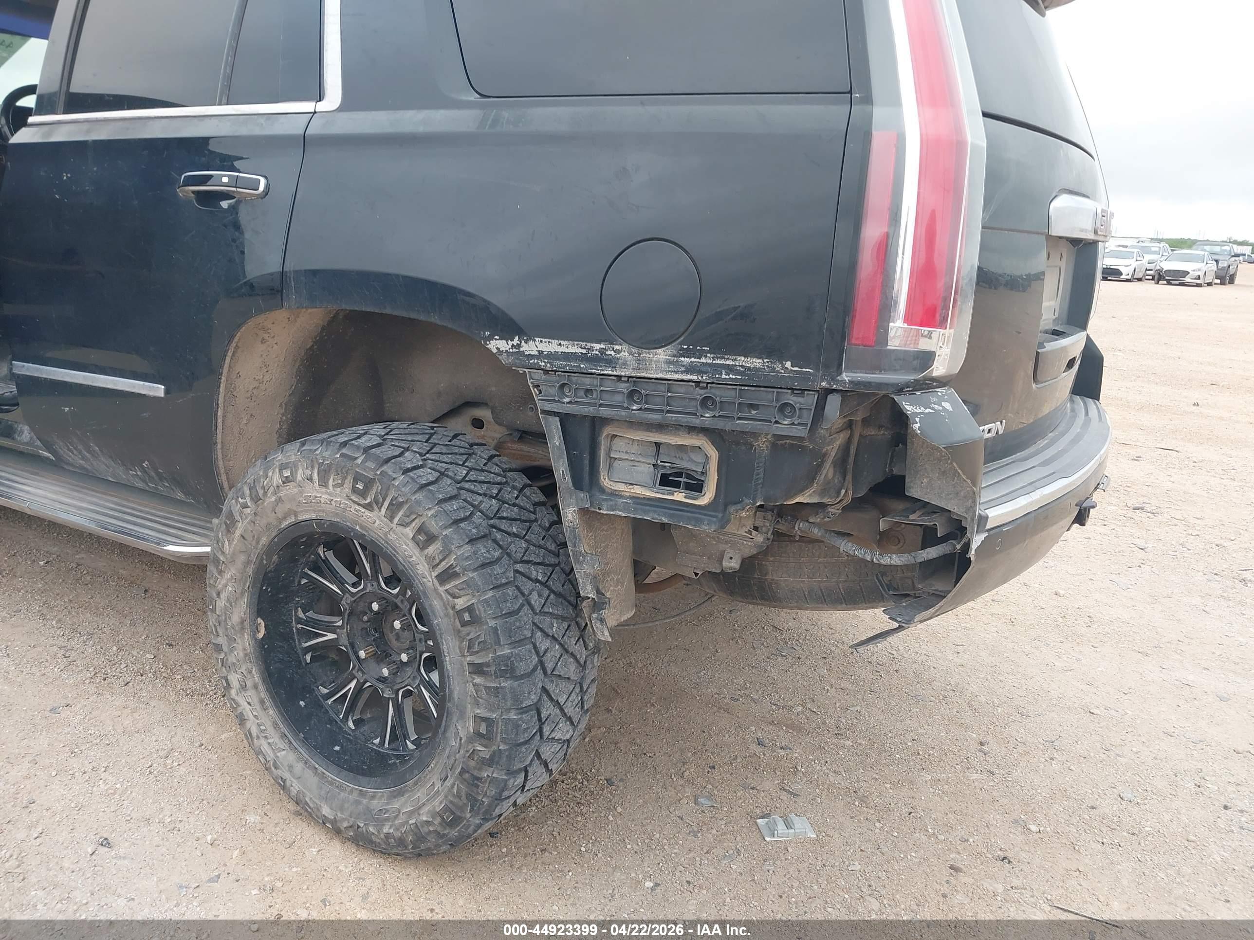 GMC YUKON image 6
