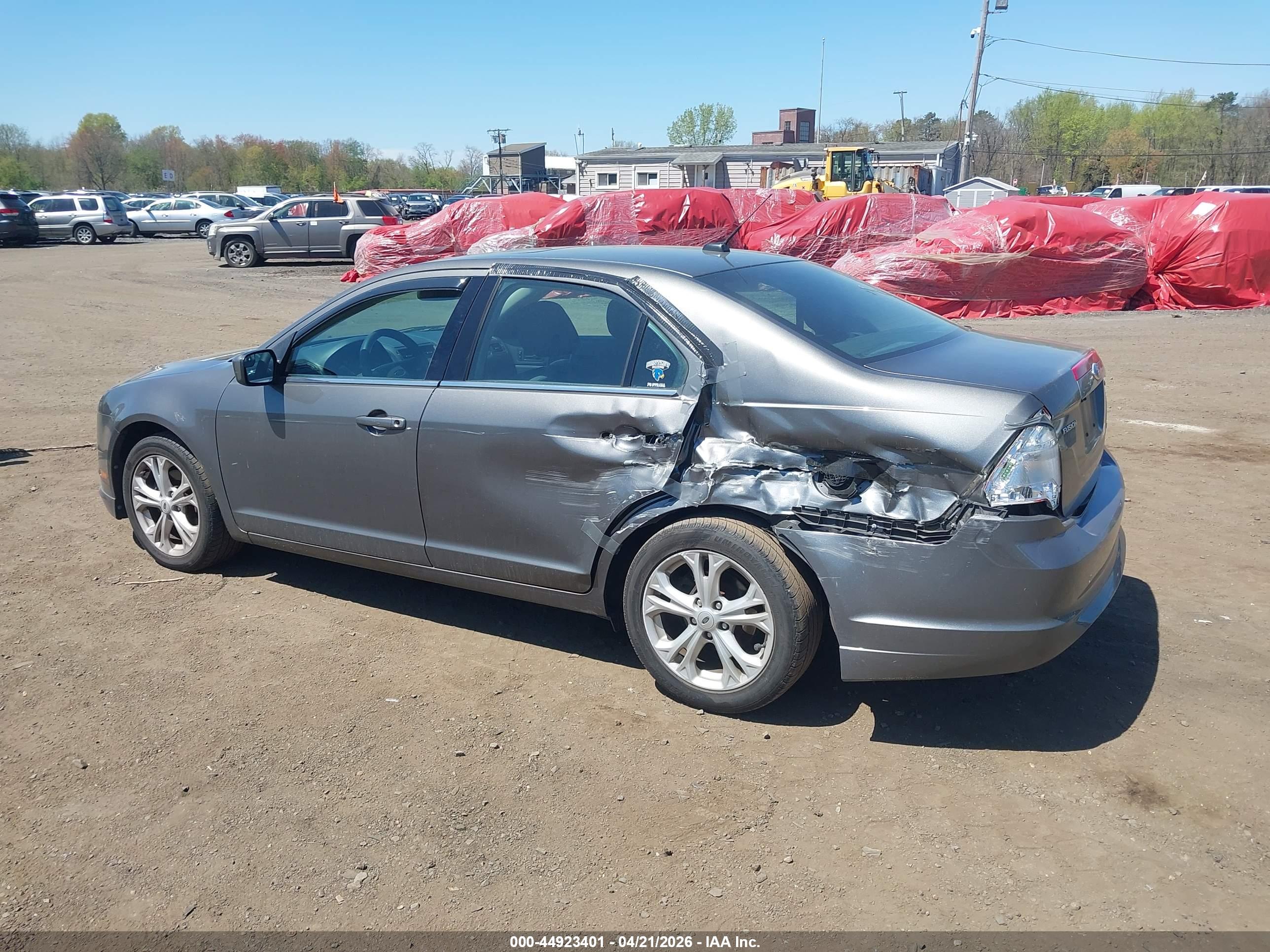 FORD FUSION image 6